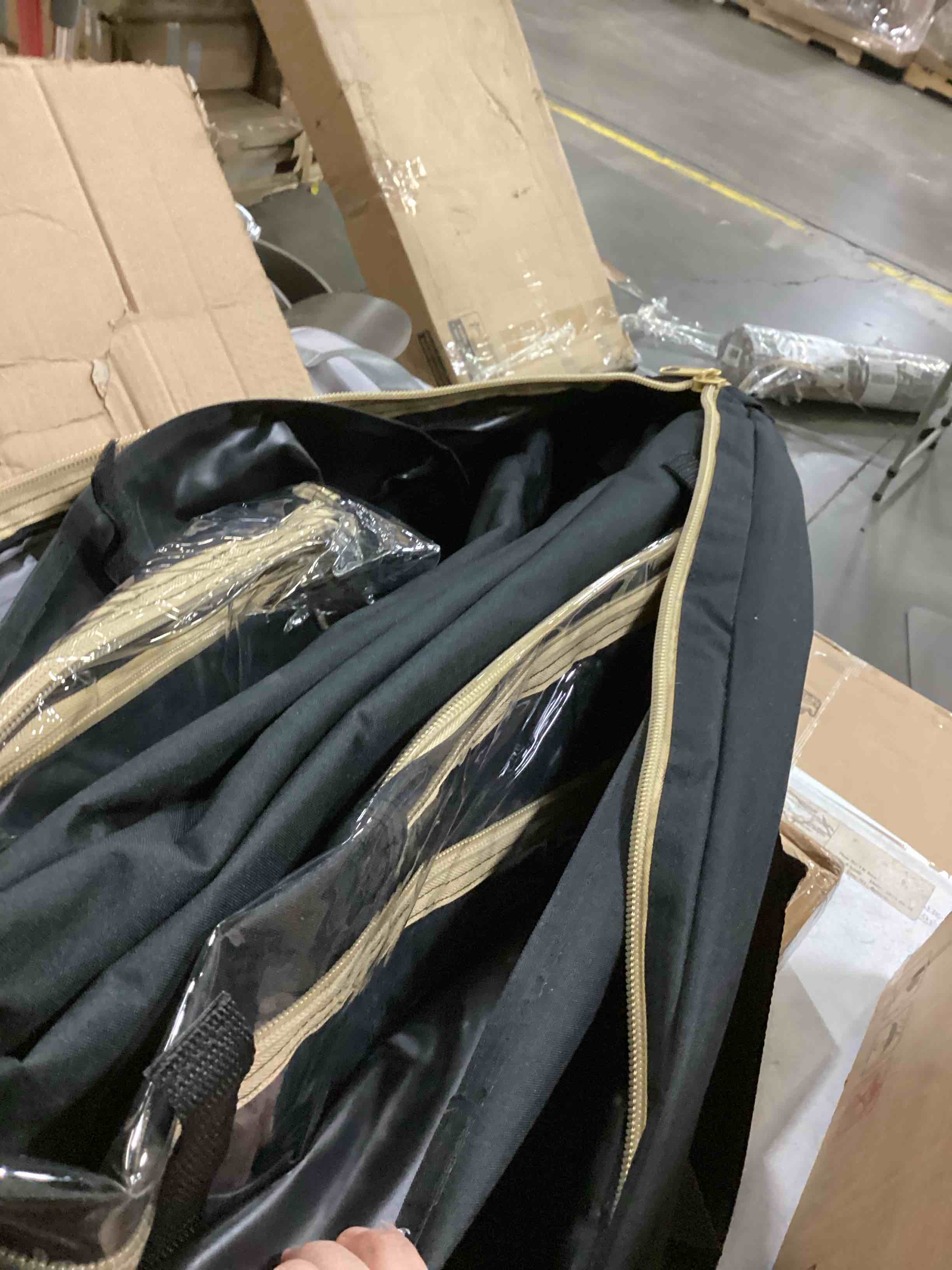 https://s3.amazonaws.com/lotting-images-prod/bidfta/RED4164360_1707926721674.jpeg