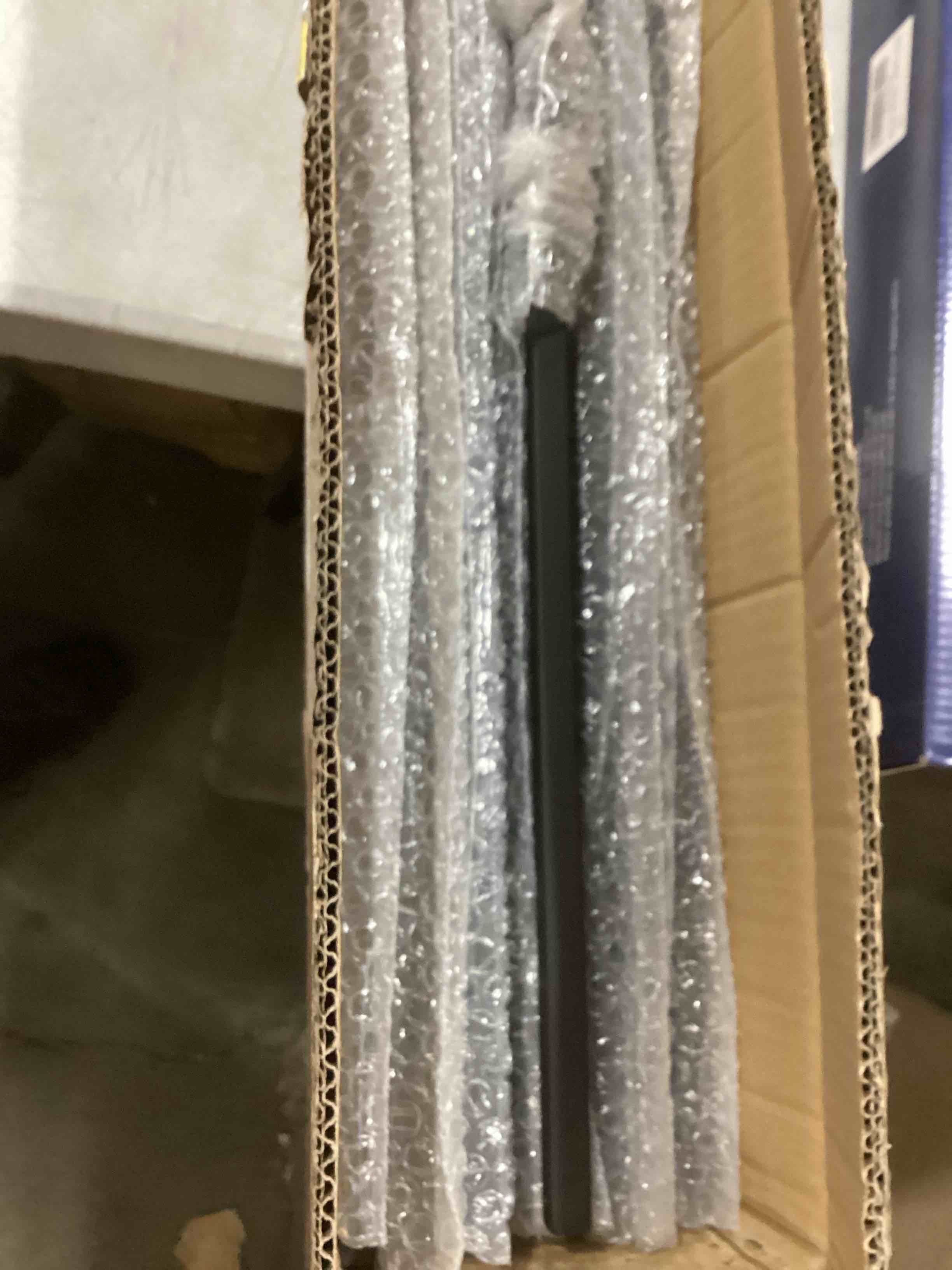 https://s3.amazonaws.com/lotting-images-prod/bidfta/RED4164429_1708000757206.jpeg