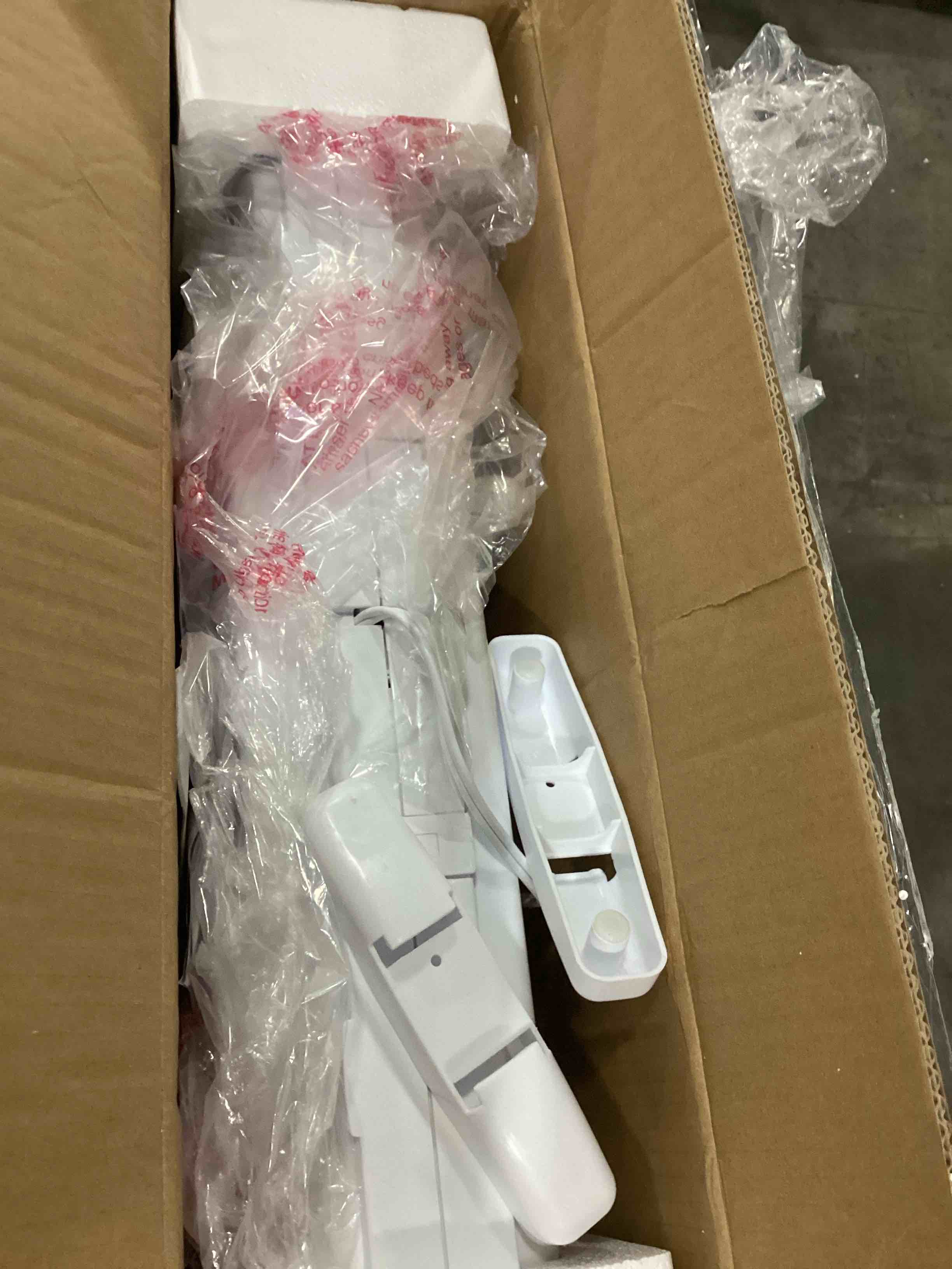 https://s3.amazonaws.com/lotting-images-prod/bidfta/RED4164593_1704917519590.jpeg