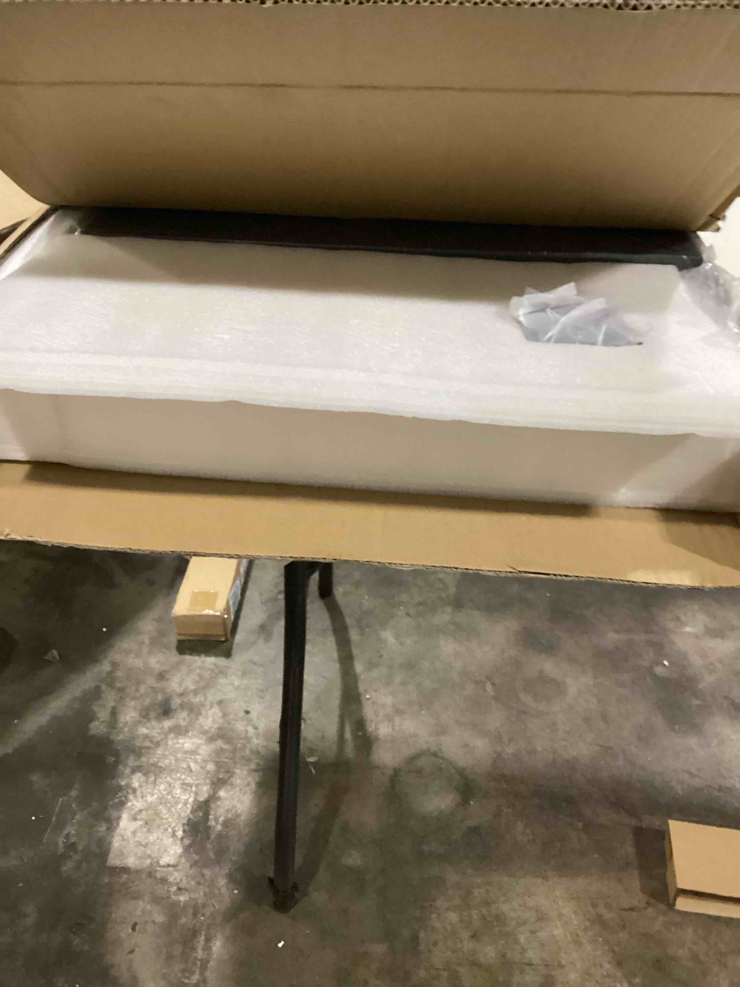 https://s3.amazonaws.com/lotting-images-prod/bidfta/RED4165140_1706103155306.jpeg