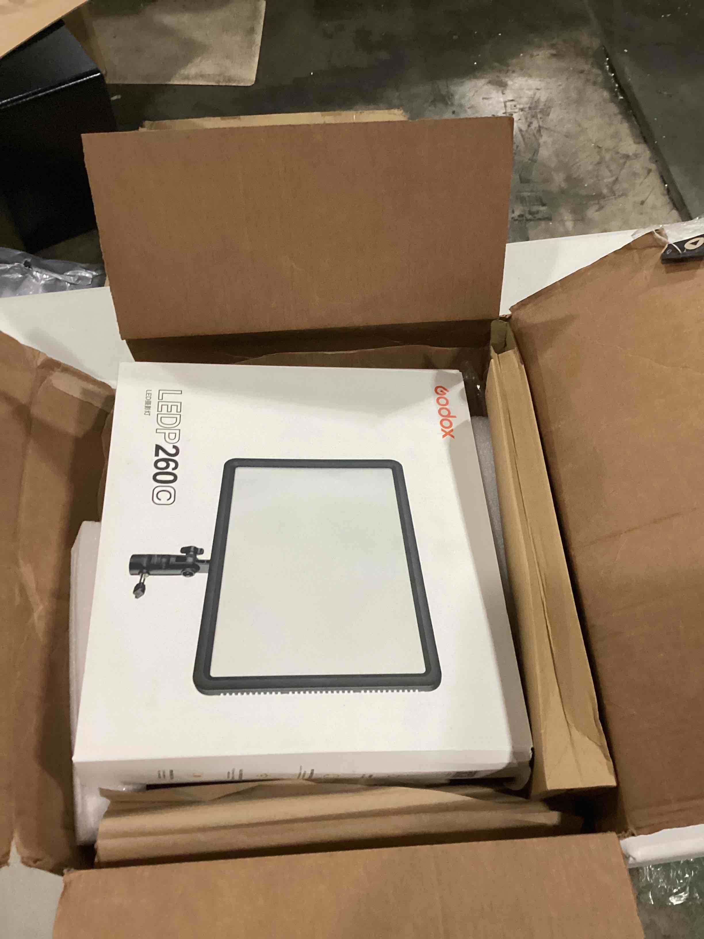 https://s3.amazonaws.com/lotting-images-prod/bidfta/RED4165276_1706208997522.jpeg