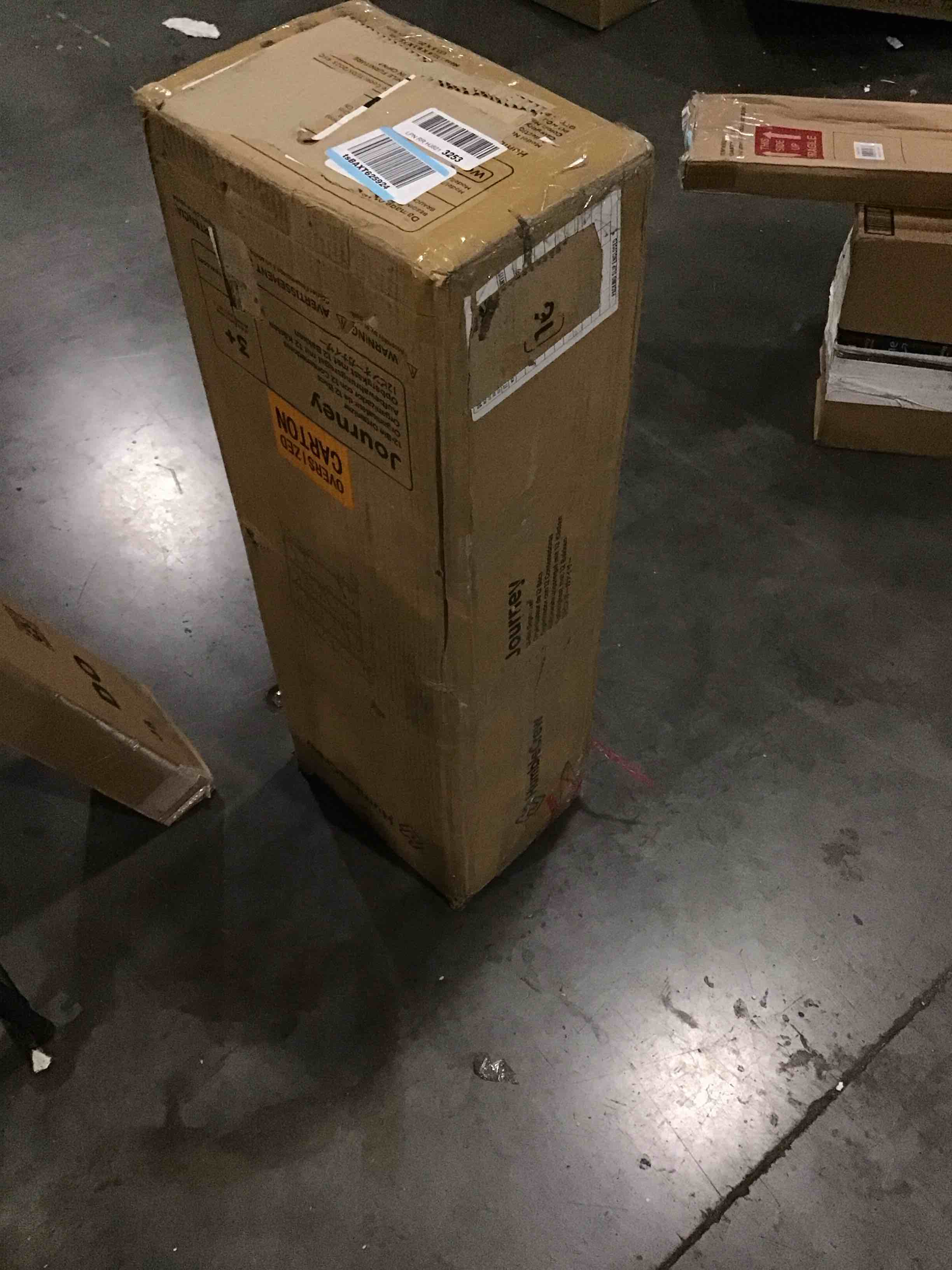 https://s3.amazonaws.com/lotting-images-prod/bidfta/RED4165667_1706880355430.jpeg