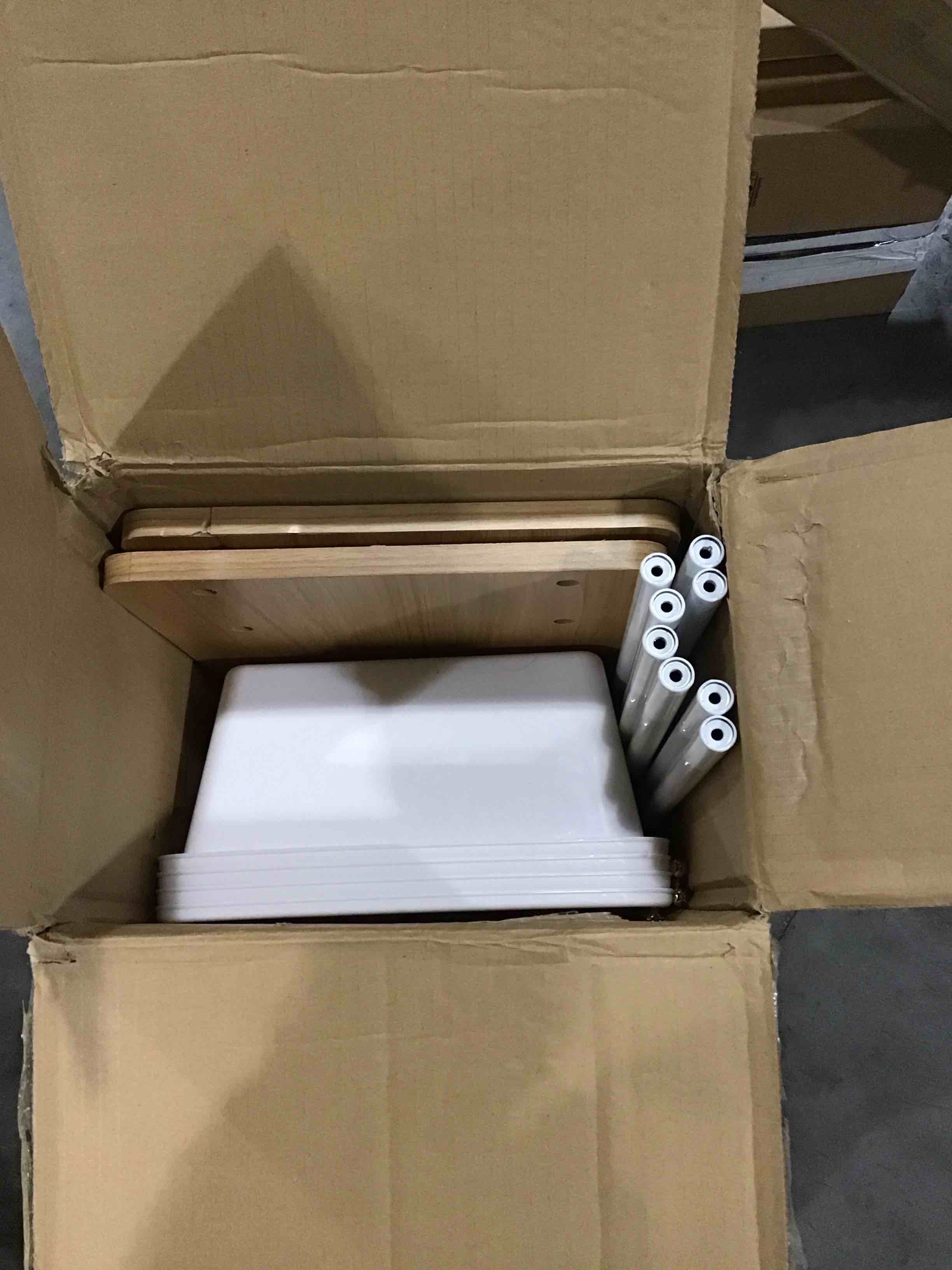 https://s3.amazonaws.com/lotting-images-prod/bidfta/RED4165667_1706880406135.jpeg