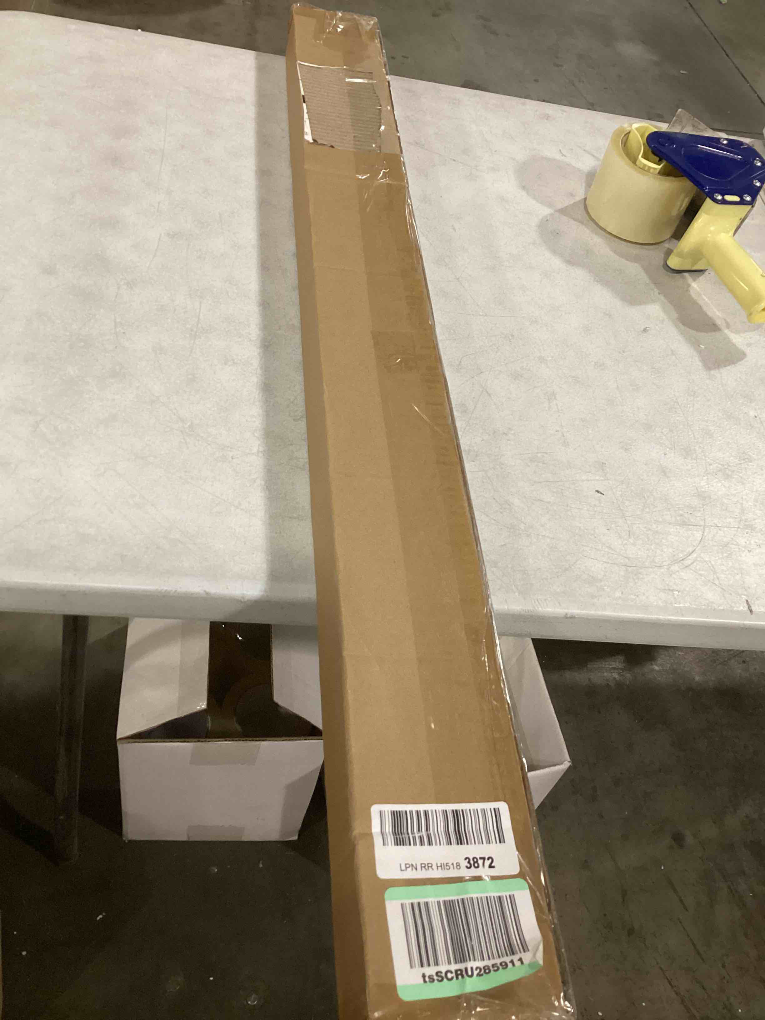 https://s3.amazonaws.com/lotting-images-prod/bidfta/RED4166007_1704917808305.jpeg