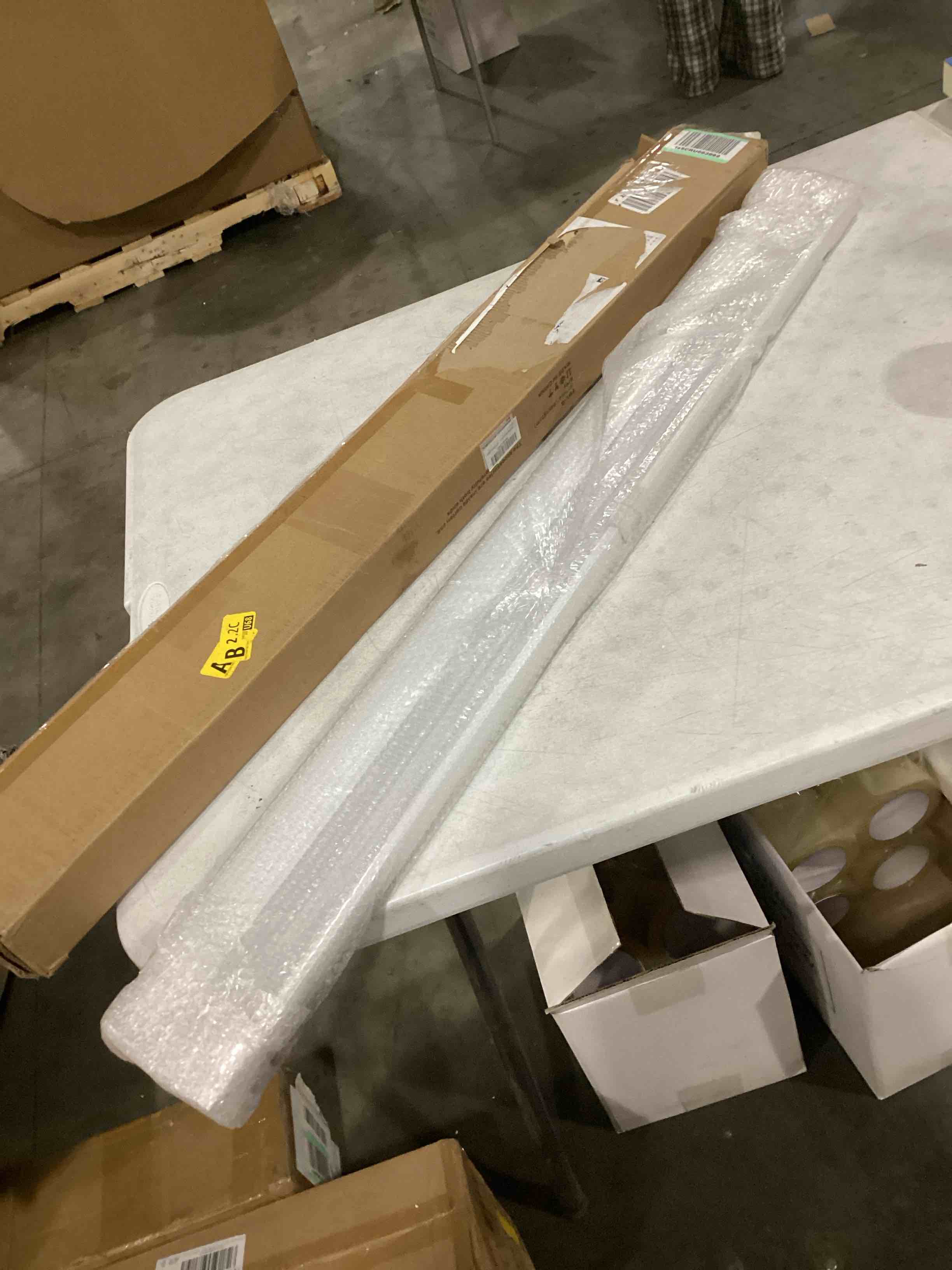 https://s3.amazonaws.com/lotting-images-prod/bidfta/RED4166013_1704975343086.jpeg