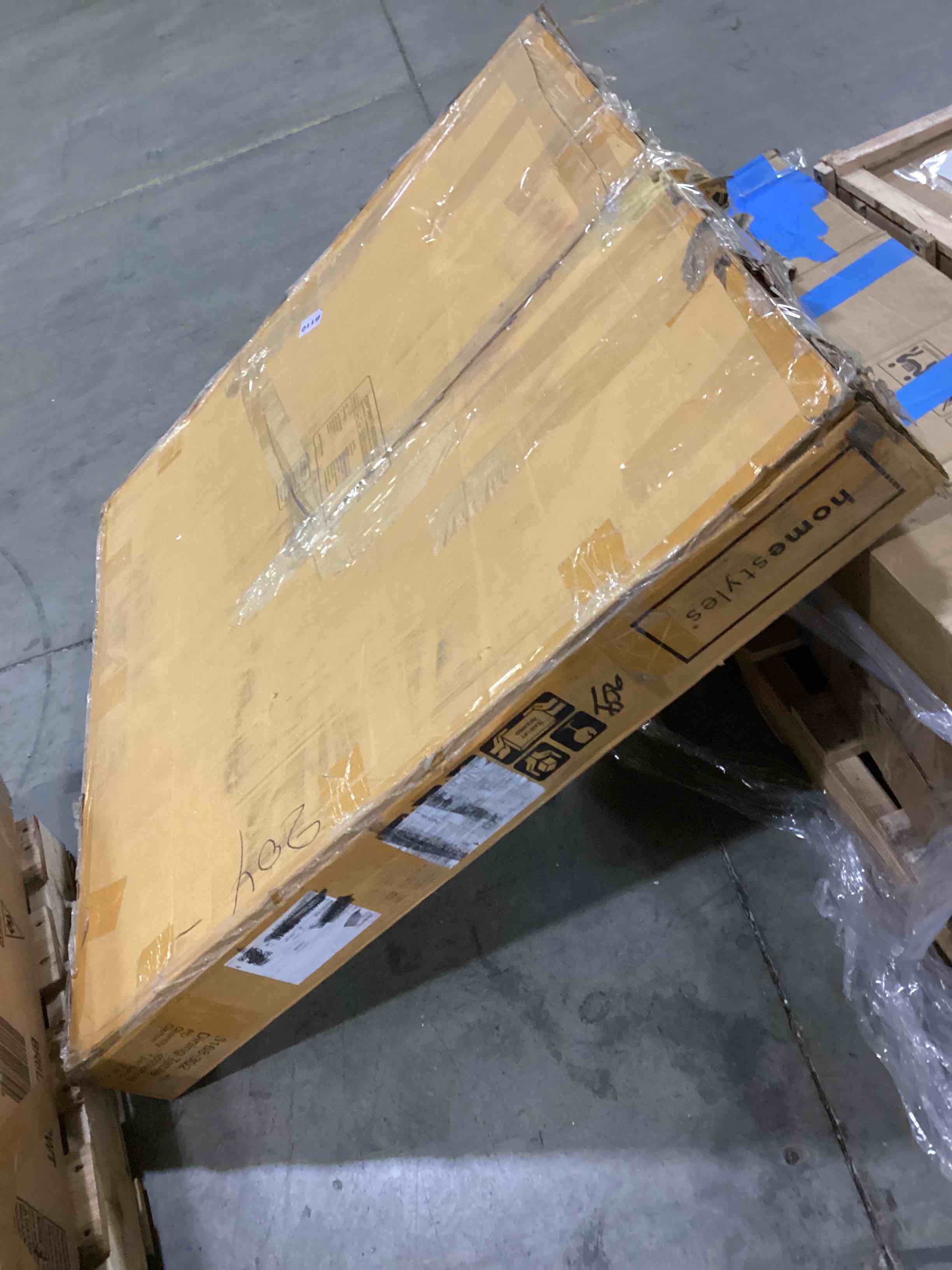 https://s3.amazonaws.com/lotting-images-prod/bidfta/RED4166190_1705078006701.jpeg
