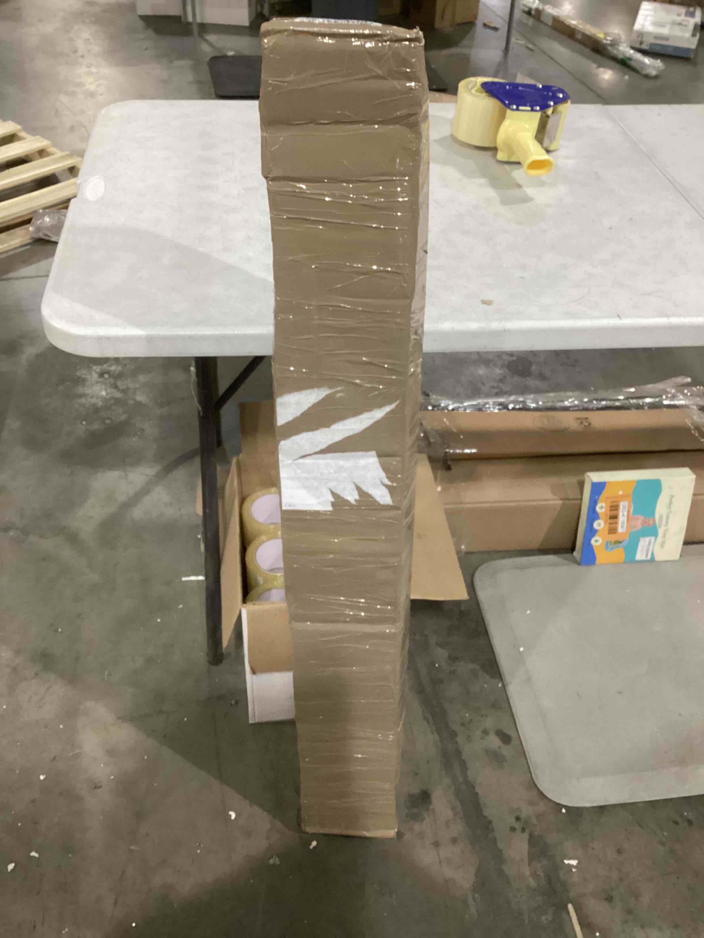 https://s3.amazonaws.com/lotting-images-prod/bidfta/RED4166616_1705941948143.jpeg