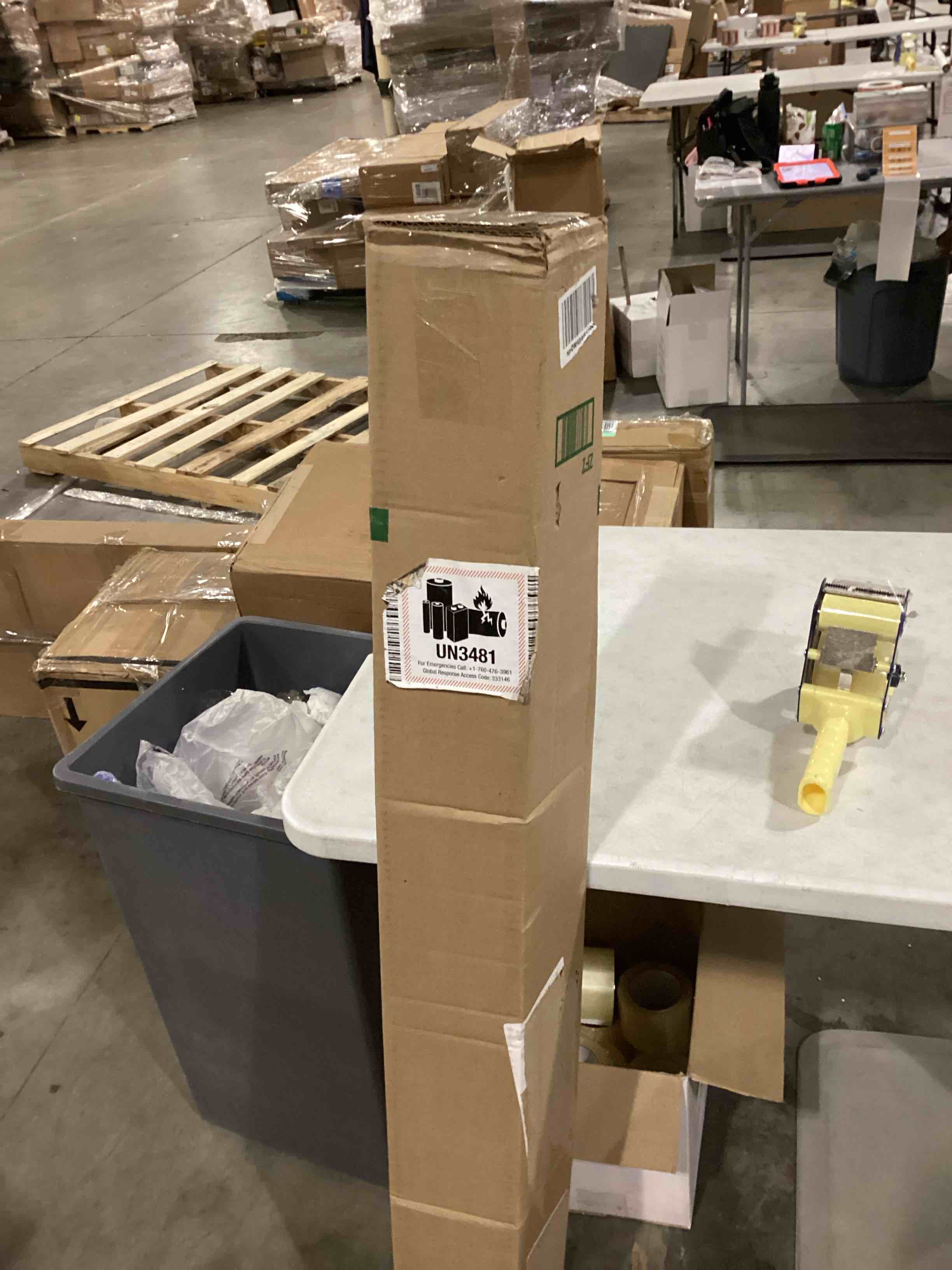 https://s3.amazonaws.com/lotting-images-prod/bidfta/RED4167074_1706362934568.jpeg