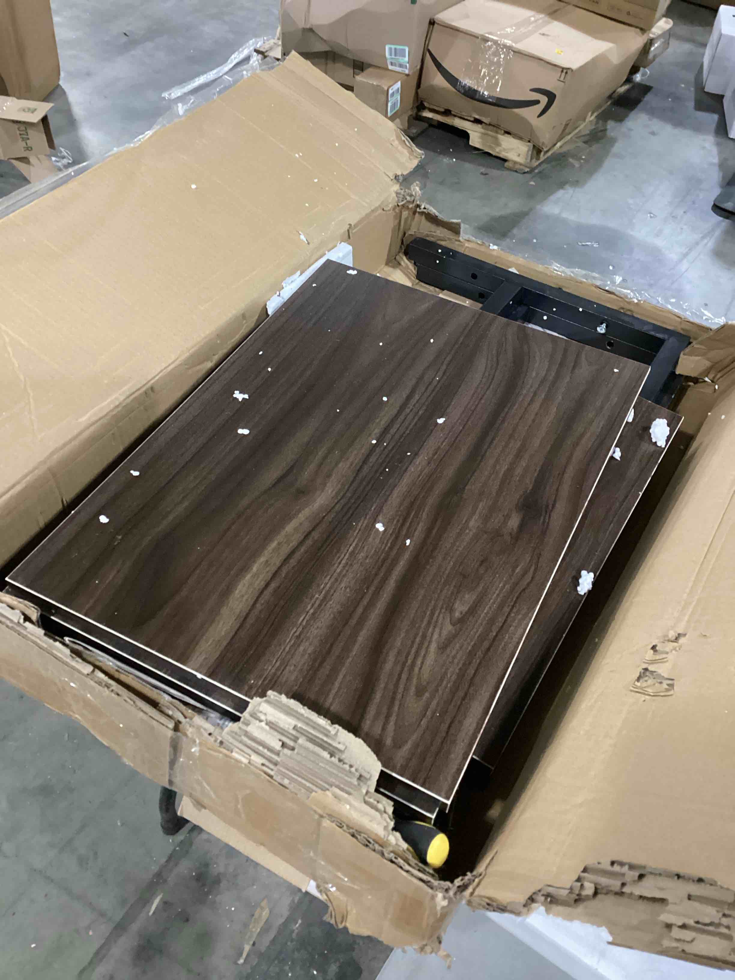 https://s3.amazonaws.com/lotting-images-prod/bidfta/RED4167098_1706378015525.jpeg
