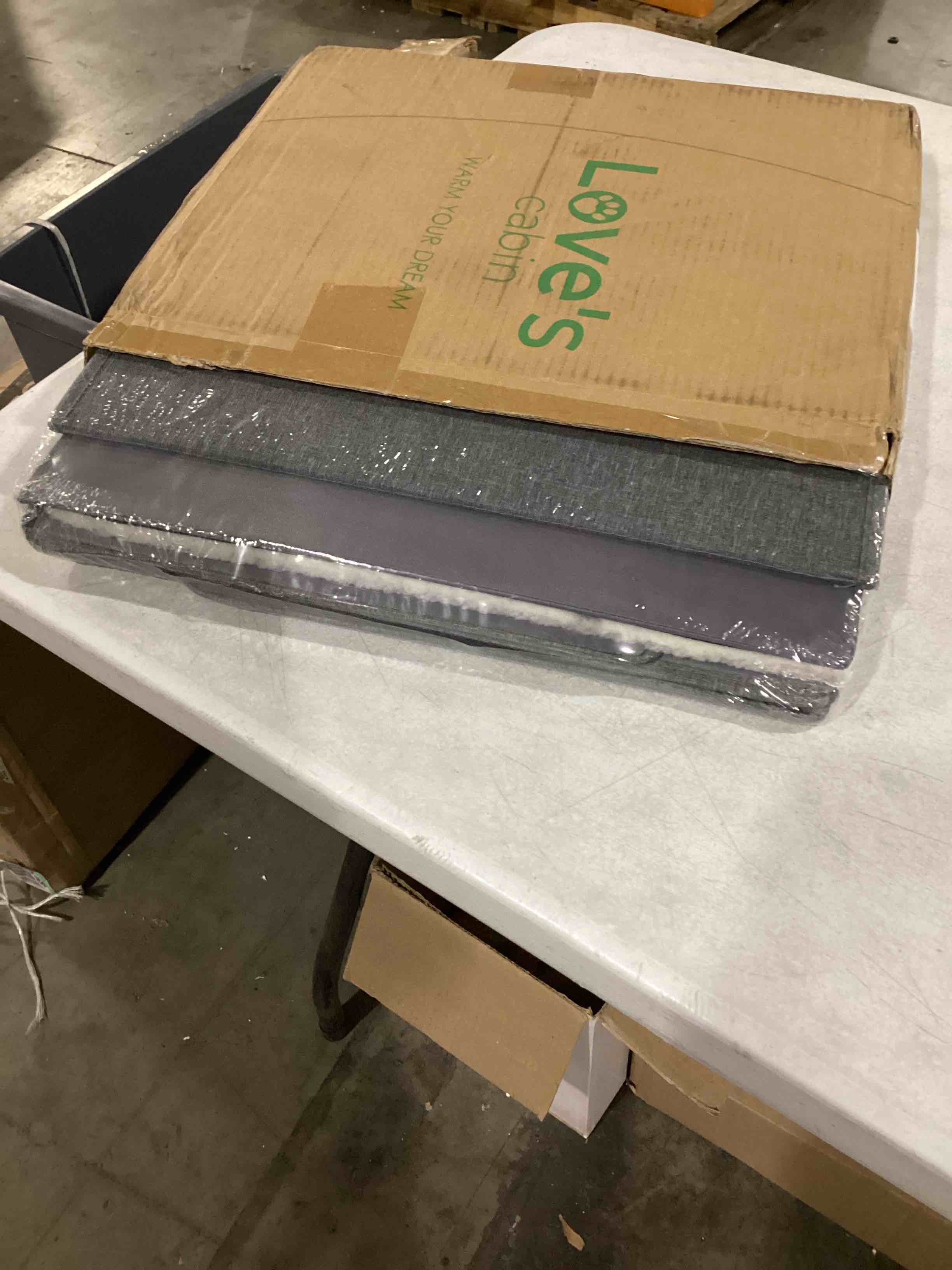 https://s3.amazonaws.com/lotting-images-prod/bidfta/RED4167255_1706559282561.jpeg