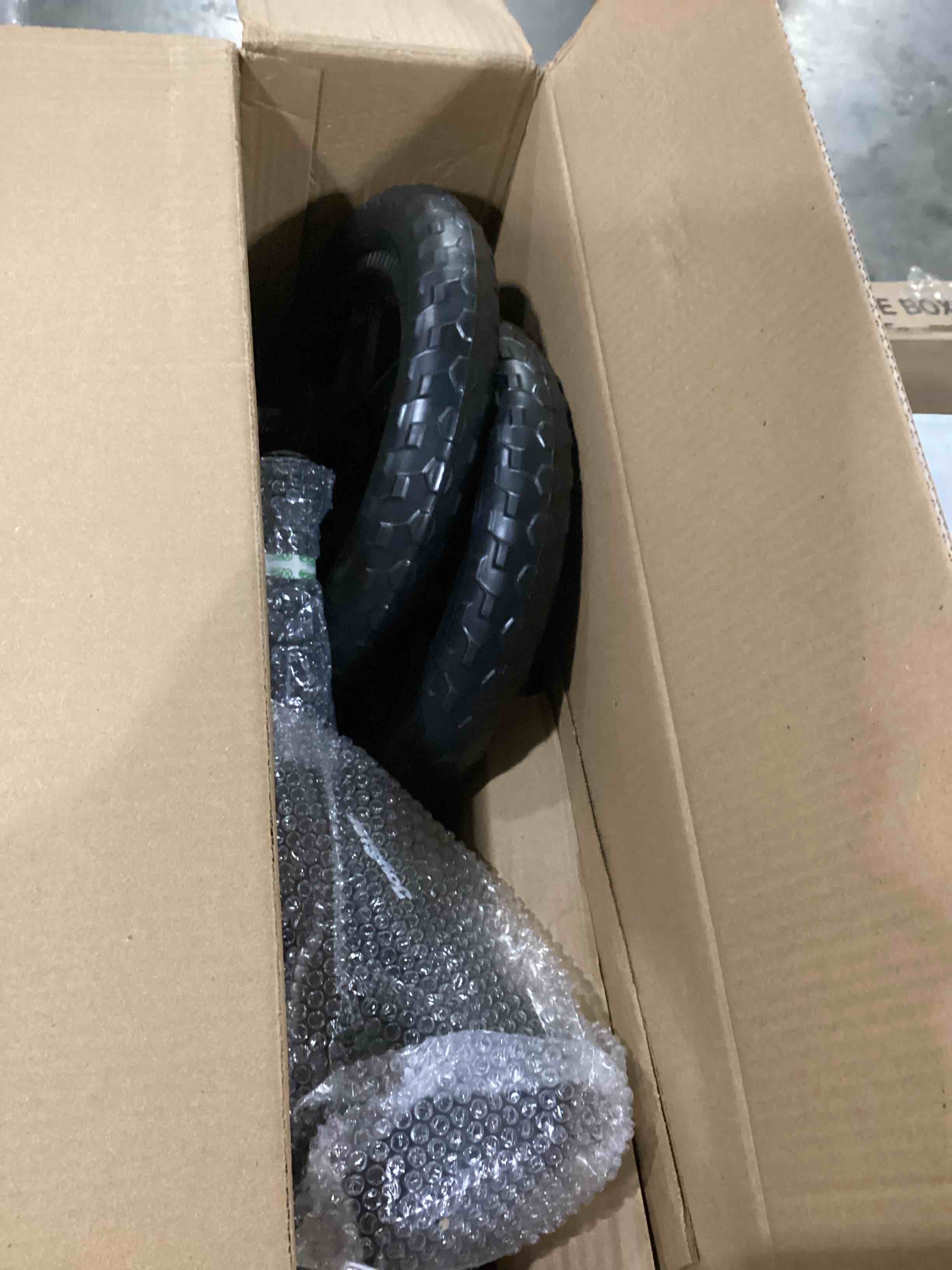https://s3.amazonaws.com/lotting-images-prod/bidfta/RED4167257_1706559602237.jpeg