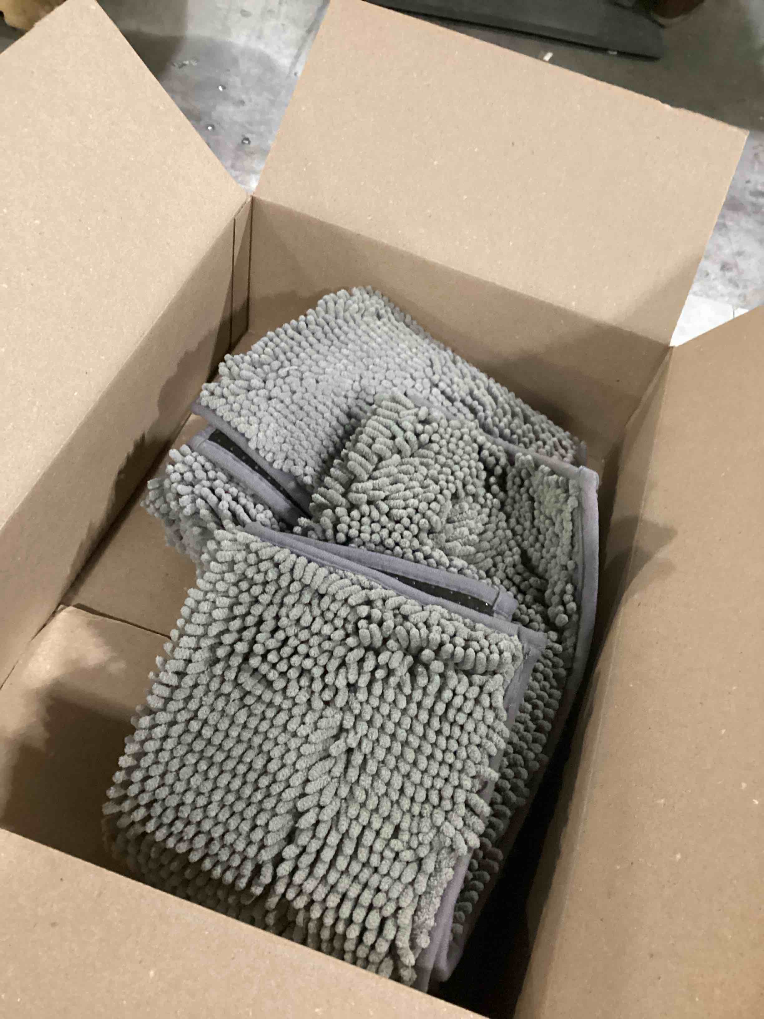 https://s3.amazonaws.com/lotting-images-prod/bidfta/RED4167268_1706617530632.jpeg