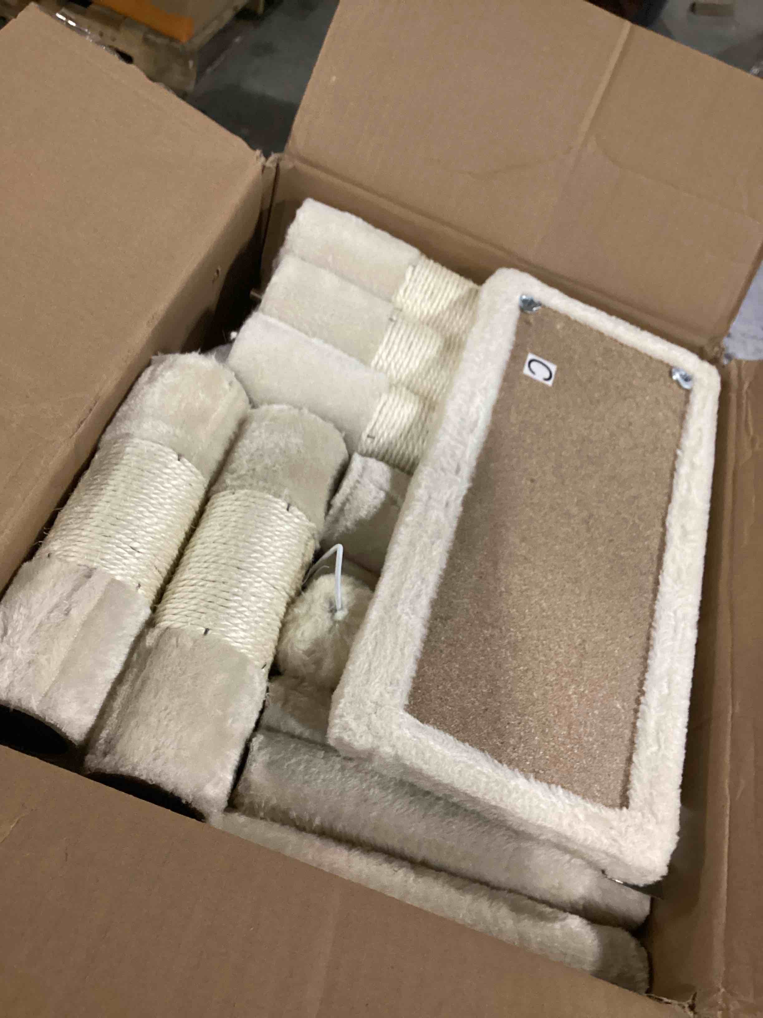 https://s3.amazonaws.com/lotting-images-prod/bidfta/RED4167291_1706620658613.jpeg