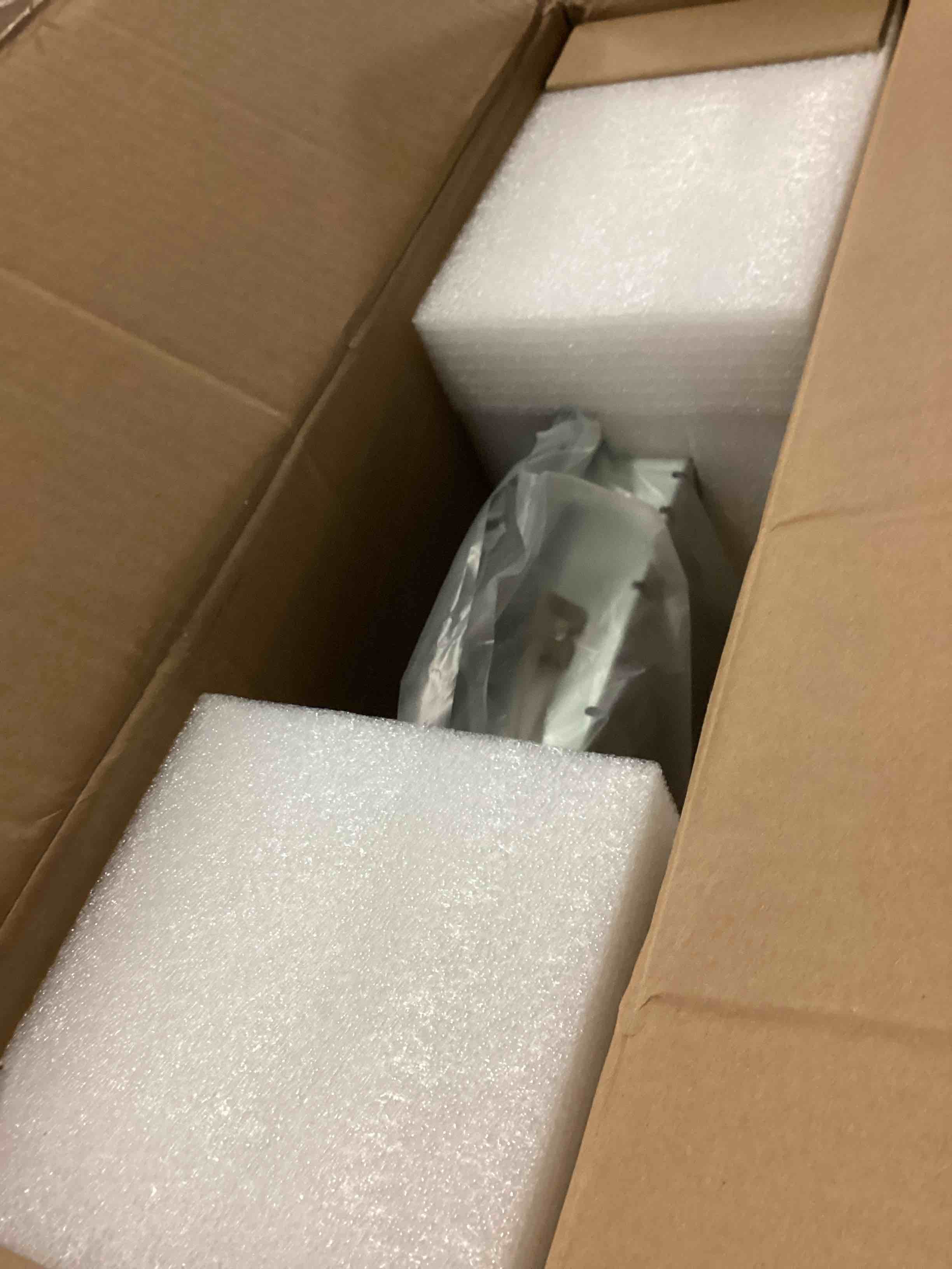 https://s3.amazonaws.com/lotting-images-prod/bidfta/RED4168602_1705757237846.jpeg