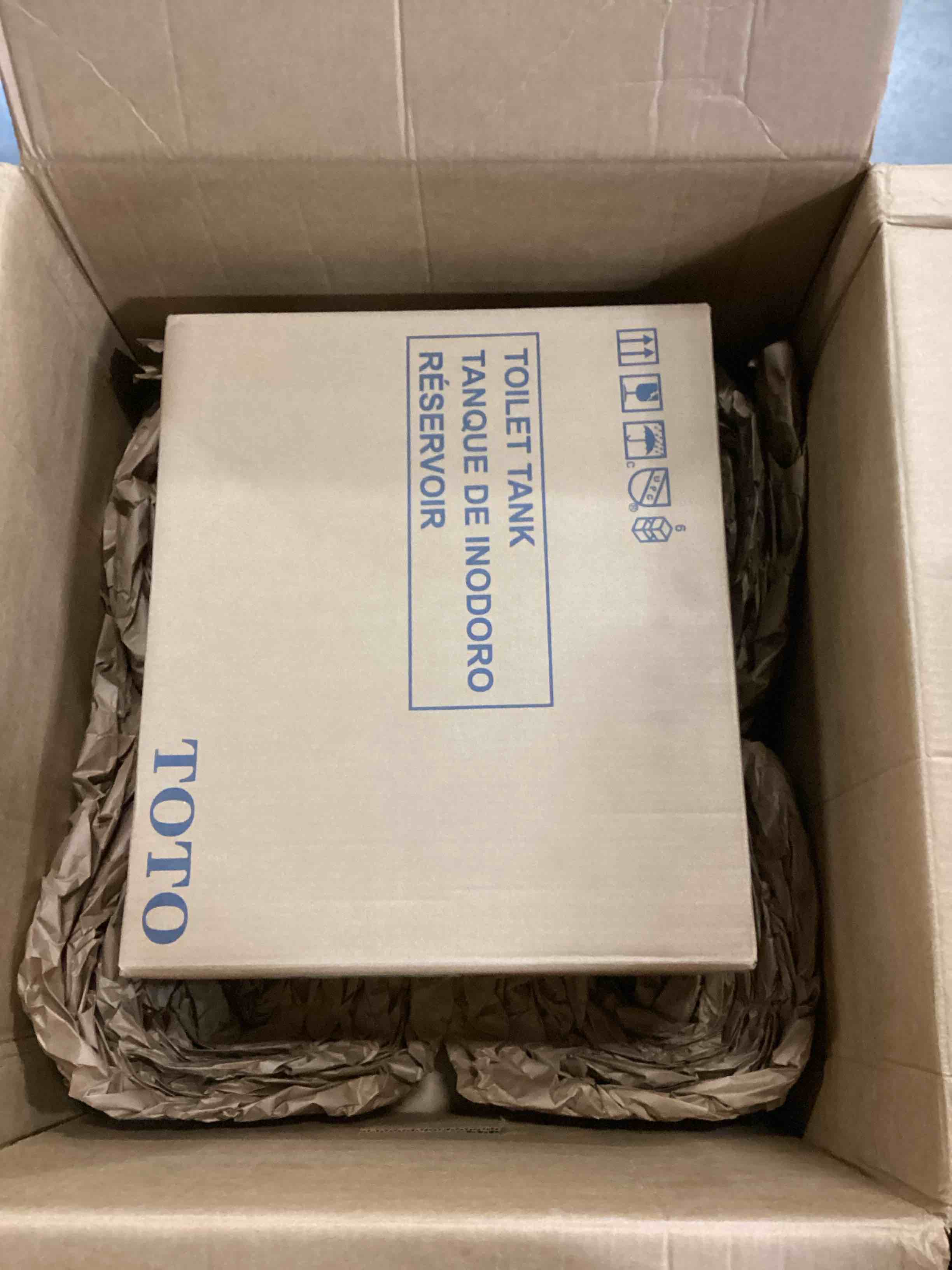 https://s3.amazonaws.com/lotting-images-prod/bidfta/RED4170060_1705343077090.jpeg