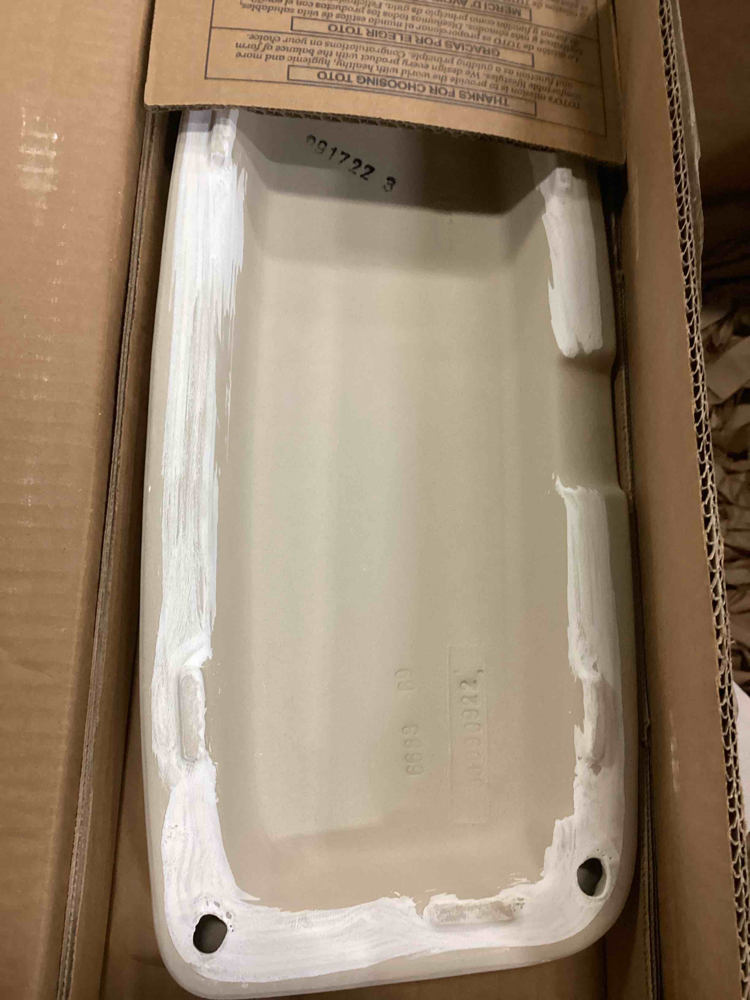 https://s3.amazonaws.com/lotting-images-prod/bidfta/RED4170060_1705343107370.jpeg