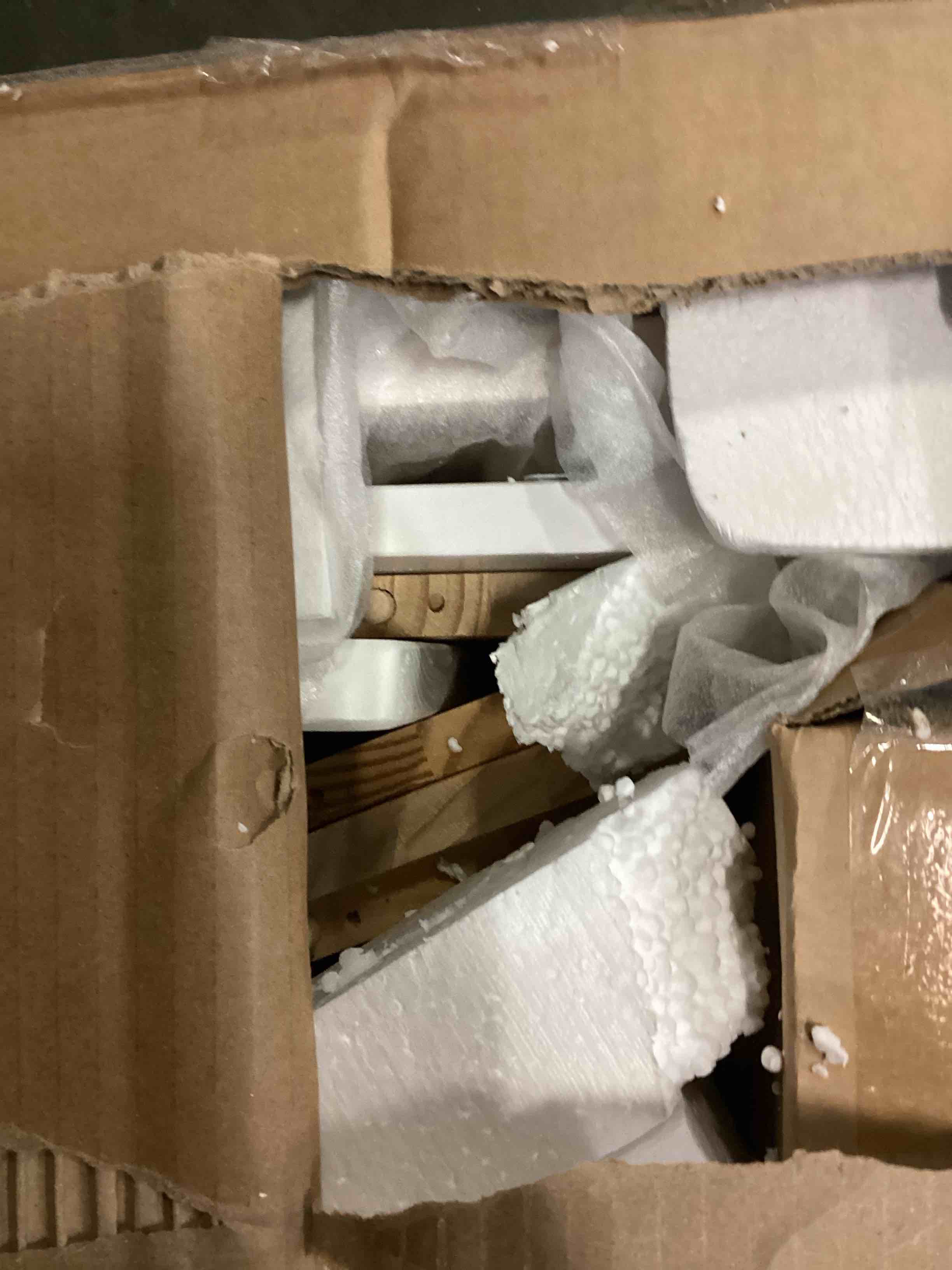 https://s3.amazonaws.com/lotting-images-prod/bidfta/RED4170062_1705343528811.jpeg