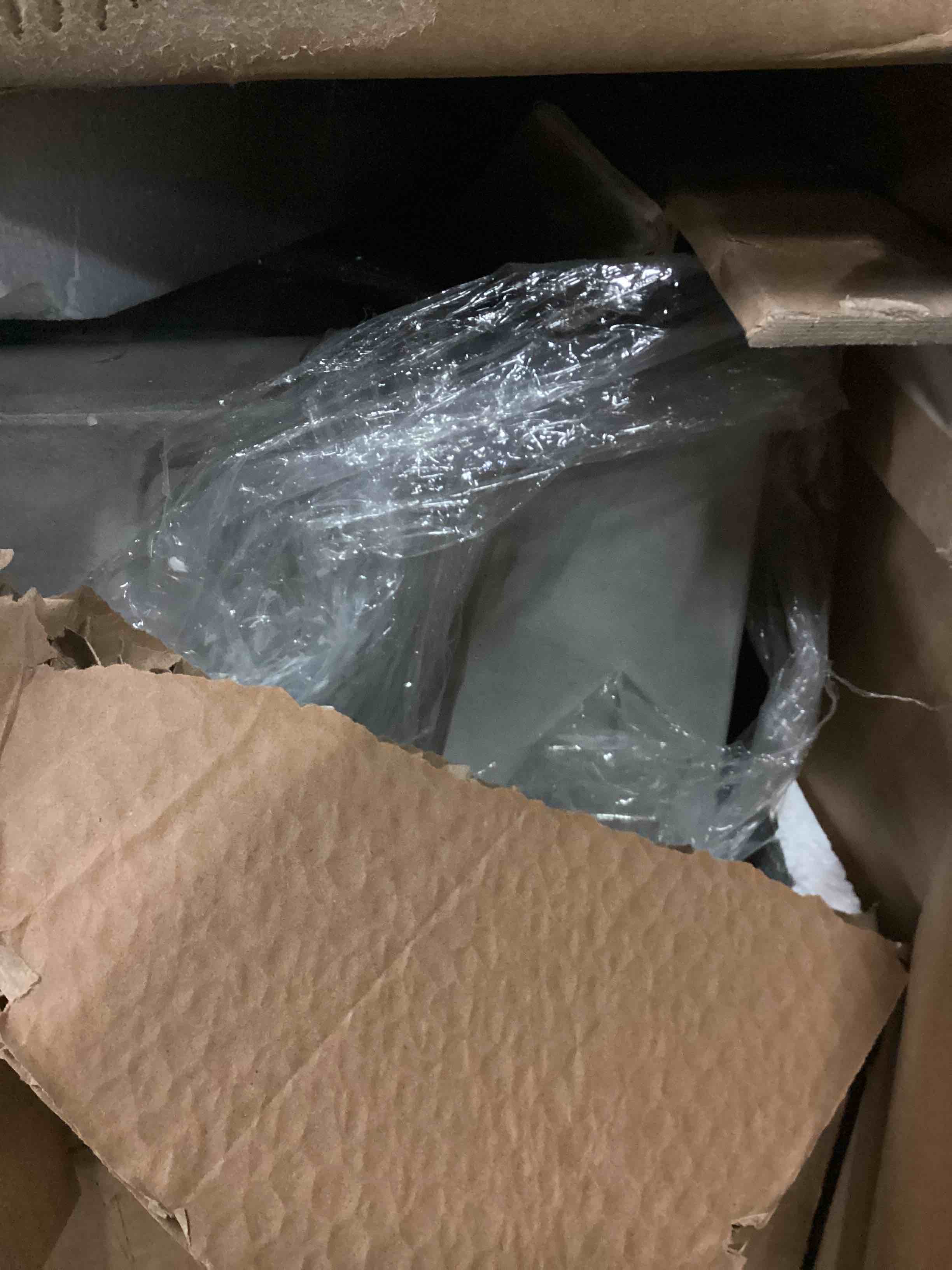 https://s3.amazonaws.com/lotting-images-prod/bidfta/RED4170433_1706364045036.jpeg