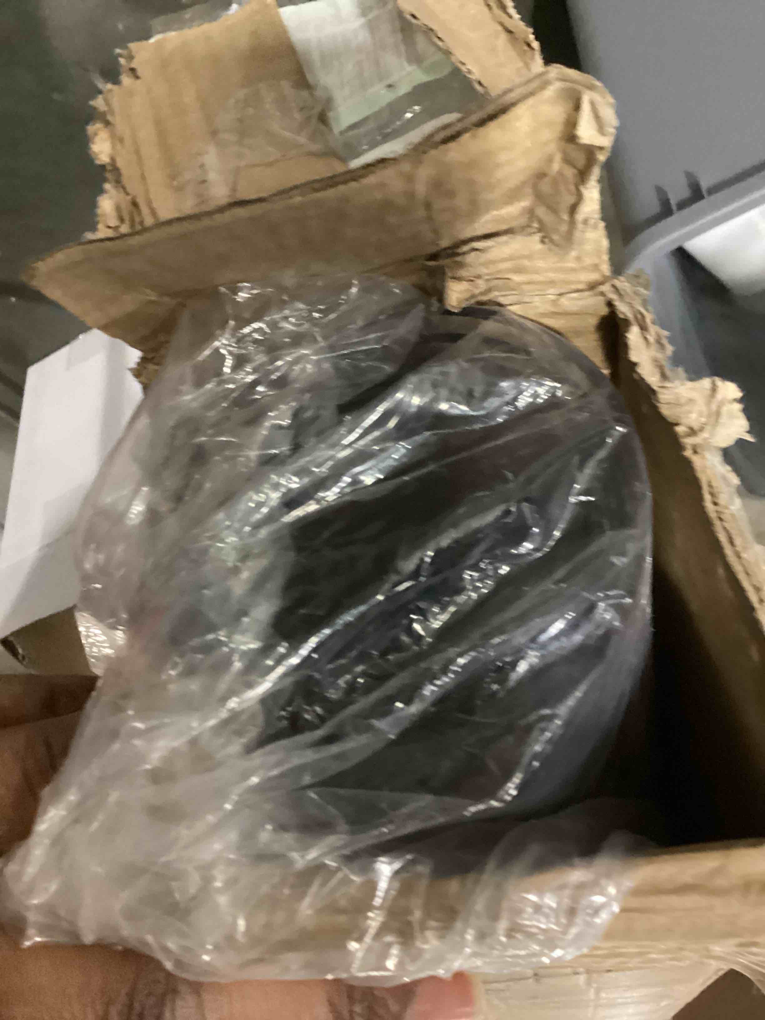 https://s3.amazonaws.com/lotting-images-prod/bidfta/RED4170598_1704910081668.jpeg