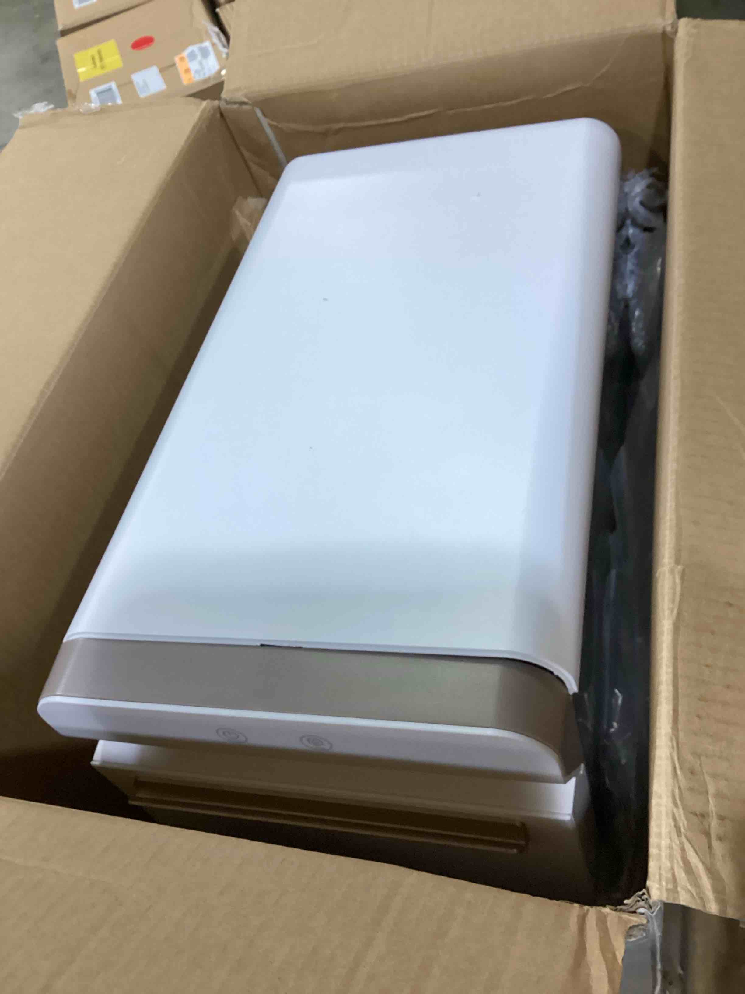 https://s3.amazonaws.com/lotting-images-prod/bidfta/RED4170999_1705693062078.jpeg