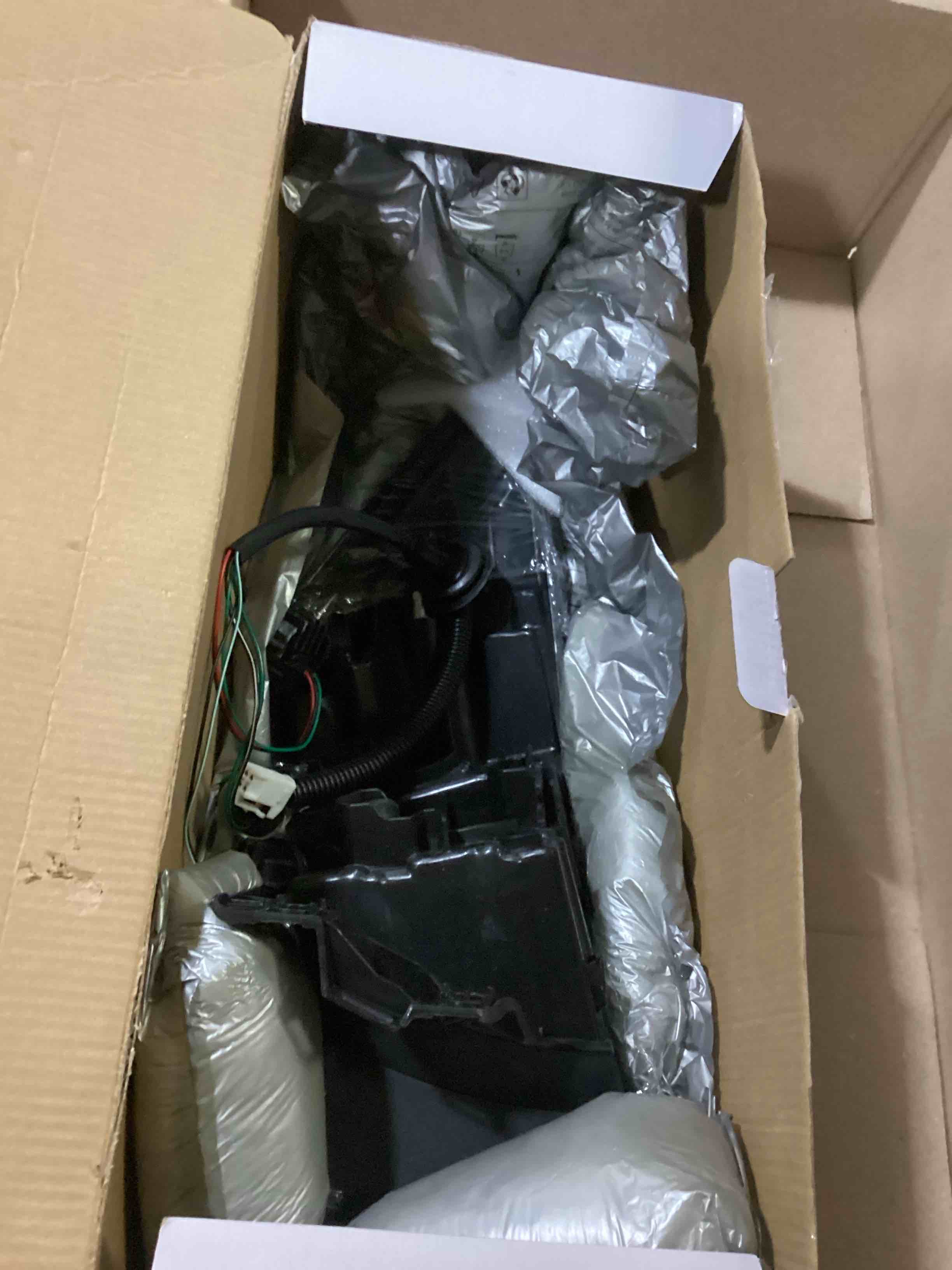 https://s3.amazonaws.com/lotting-images-prod/bidfta/RED4171142_1706020080701.jpeg