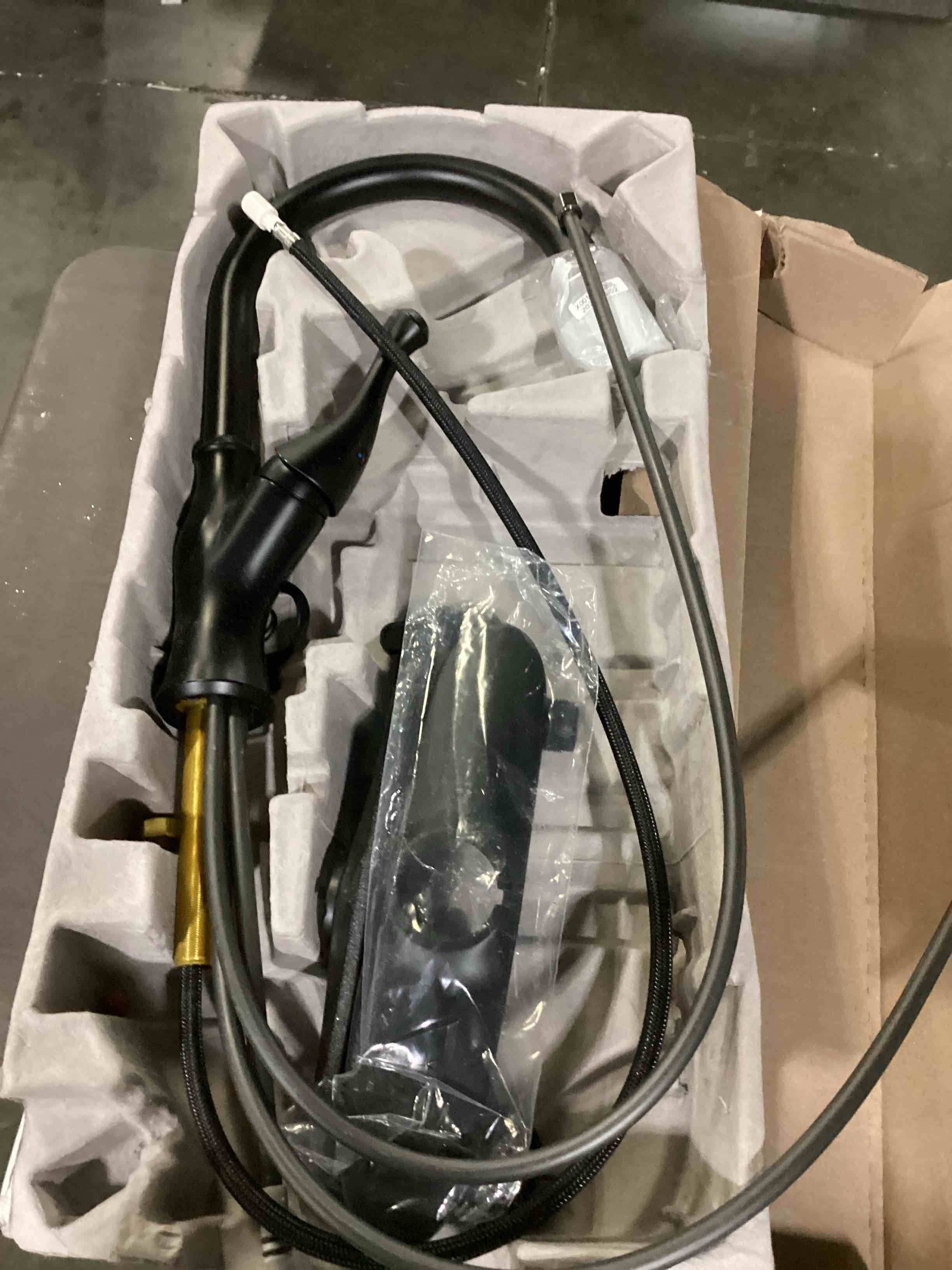https://s3.amazonaws.com/lotting-images-prod/bidfta/RED4171685_1707226093303.jpeg