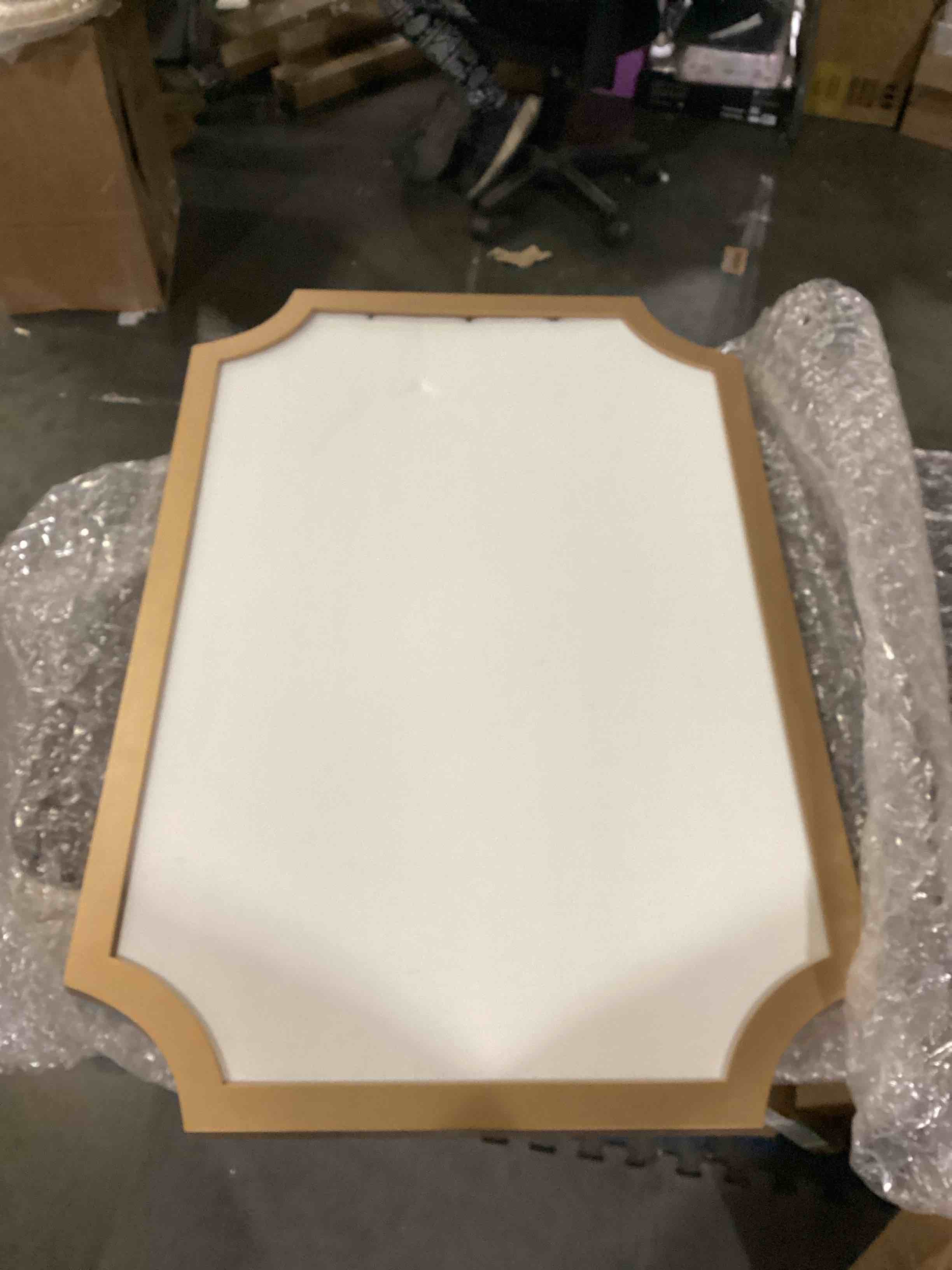 https://s3.amazonaws.com/lotting-images-prod/bidfta/RED4171836_1707329086582.jpeg