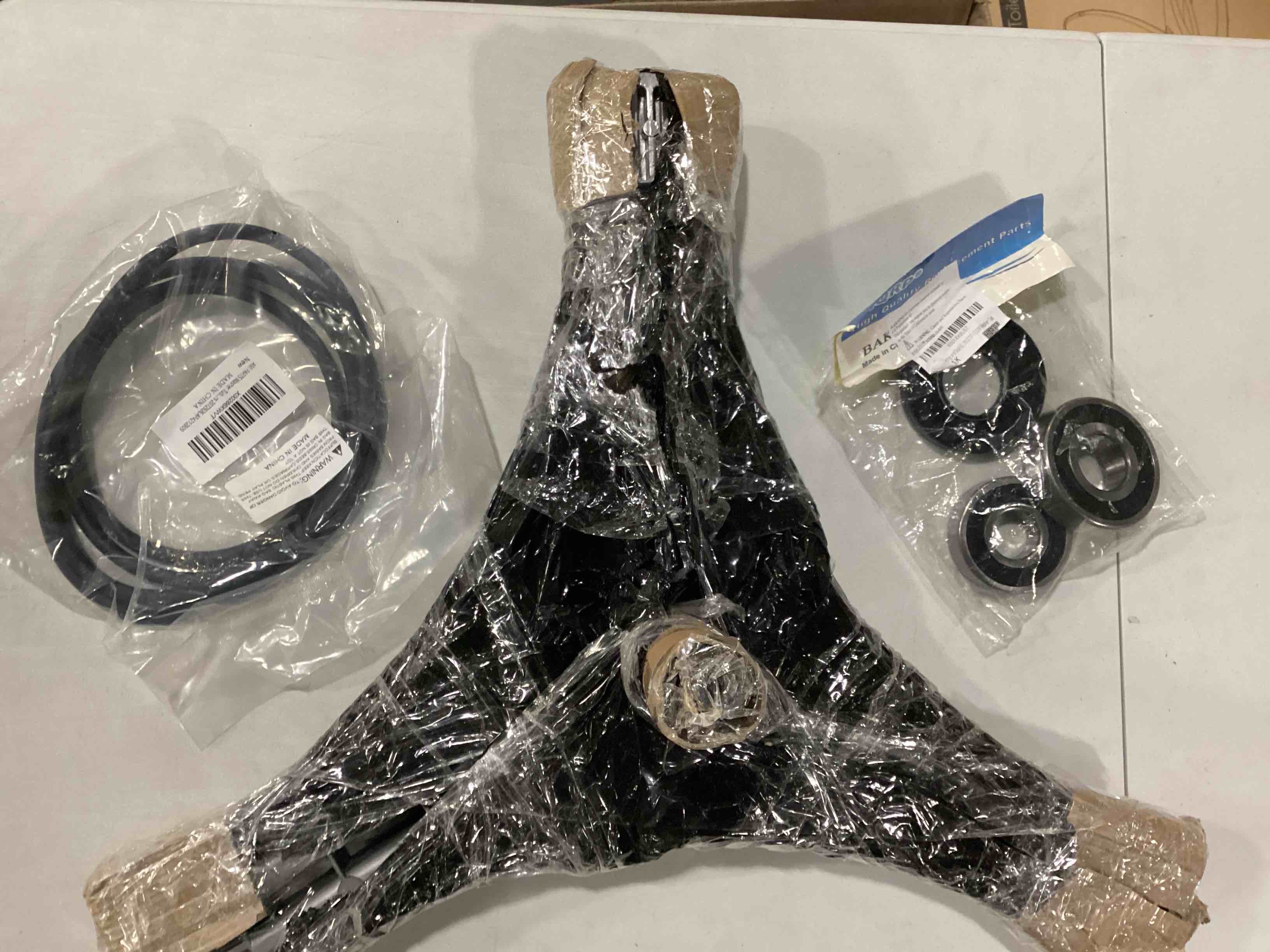 https://s3.amazonaws.com/lotting-images-prod/bidfta/RED4172520_1704284753835.jpeg