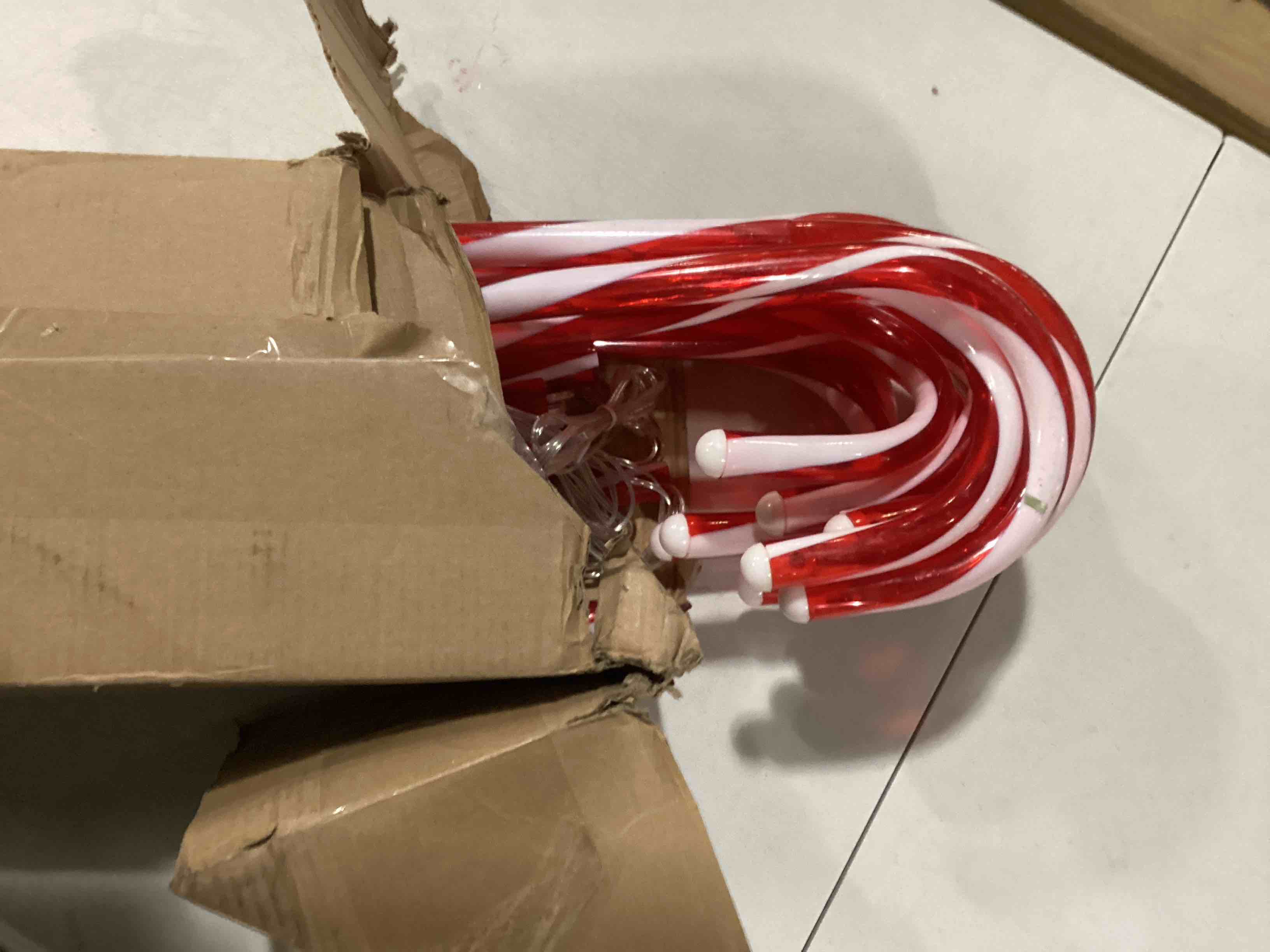 https://s3.amazonaws.com/lotting-images-prod/bidfta/RED4172937_1704977403508.jpeg