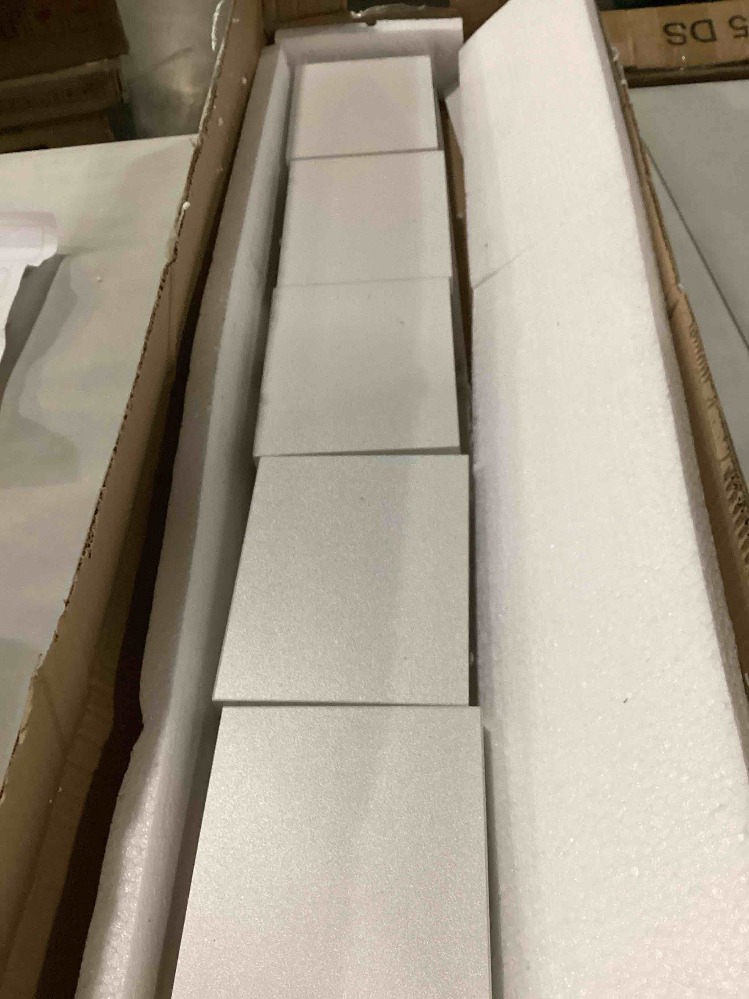 https://s3.amazonaws.com/lotting-images-prod/bidfta/RED4173152_1705585575757.jpeg