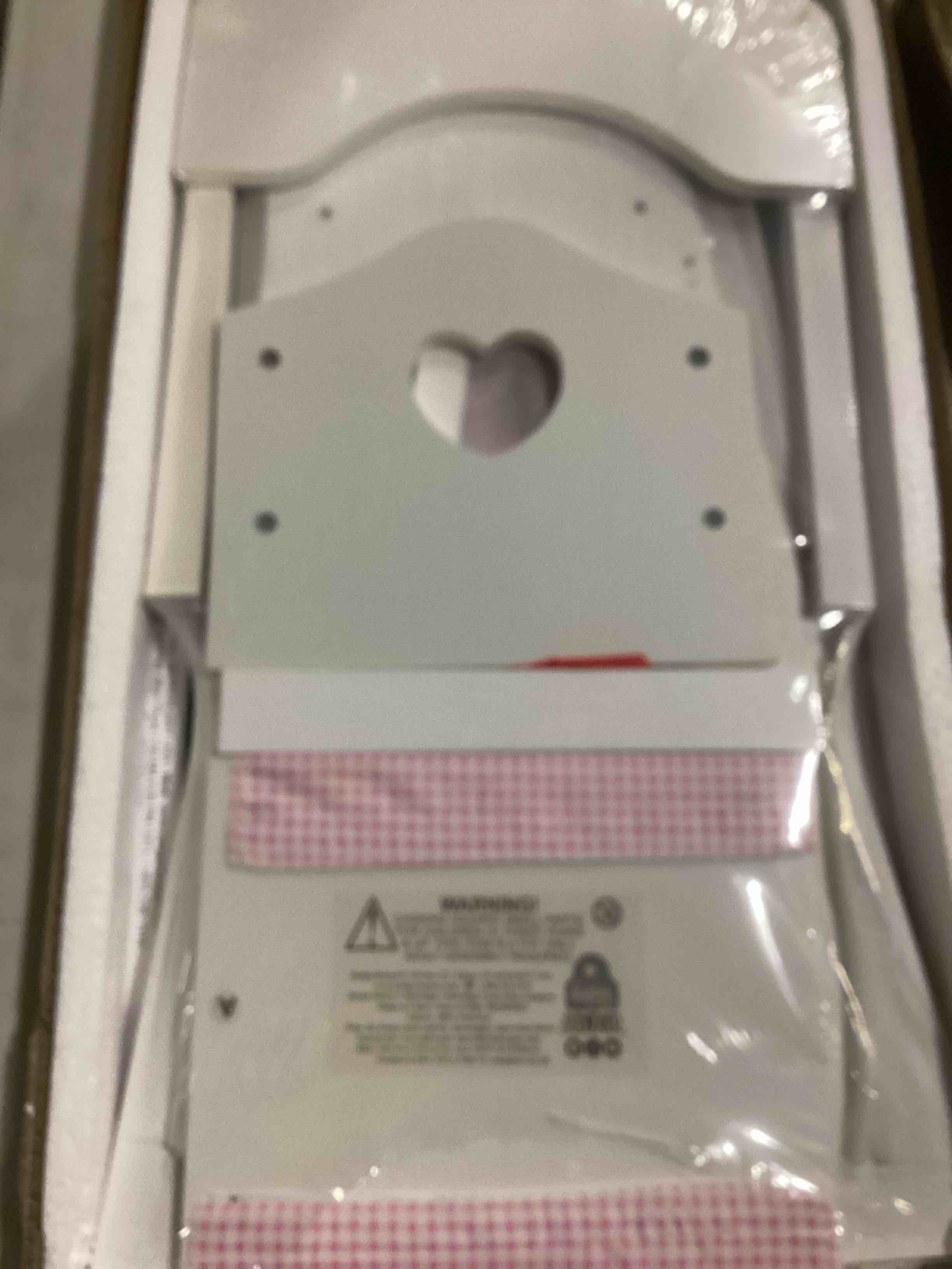 https://s3.amazonaws.com/lotting-images-prod/bidfta/RED4173236_1705692506205.jpeg