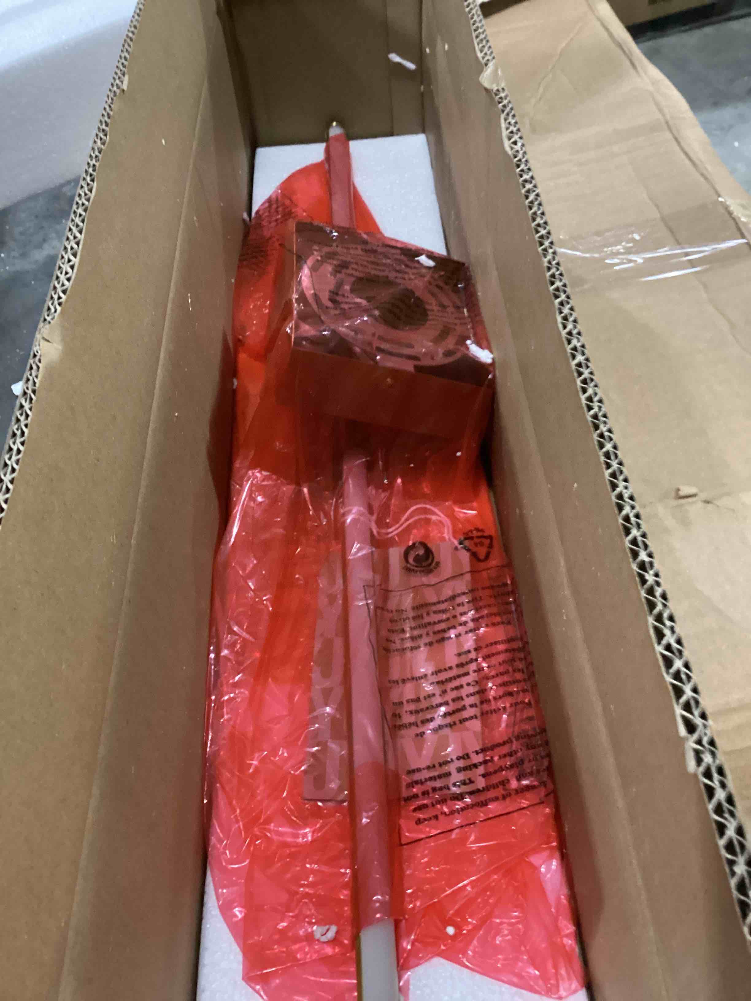 https://s3.amazonaws.com/lotting-images-prod/bidfta/RED4173442_1702995673039.jpeg