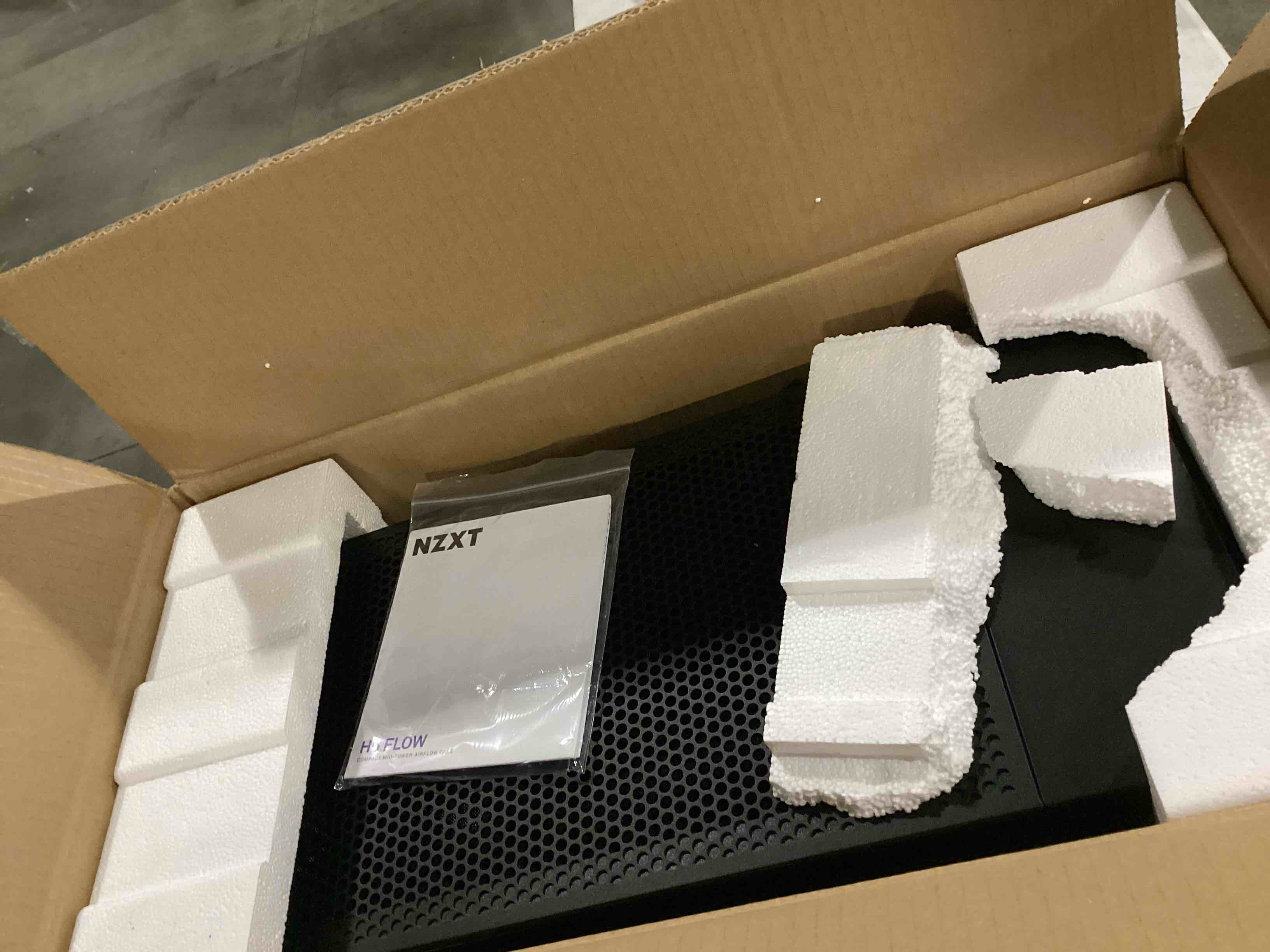 https://s3.amazonaws.com/lotting-images-prod/bidfta/RED4174133_1703868008058.jpeg