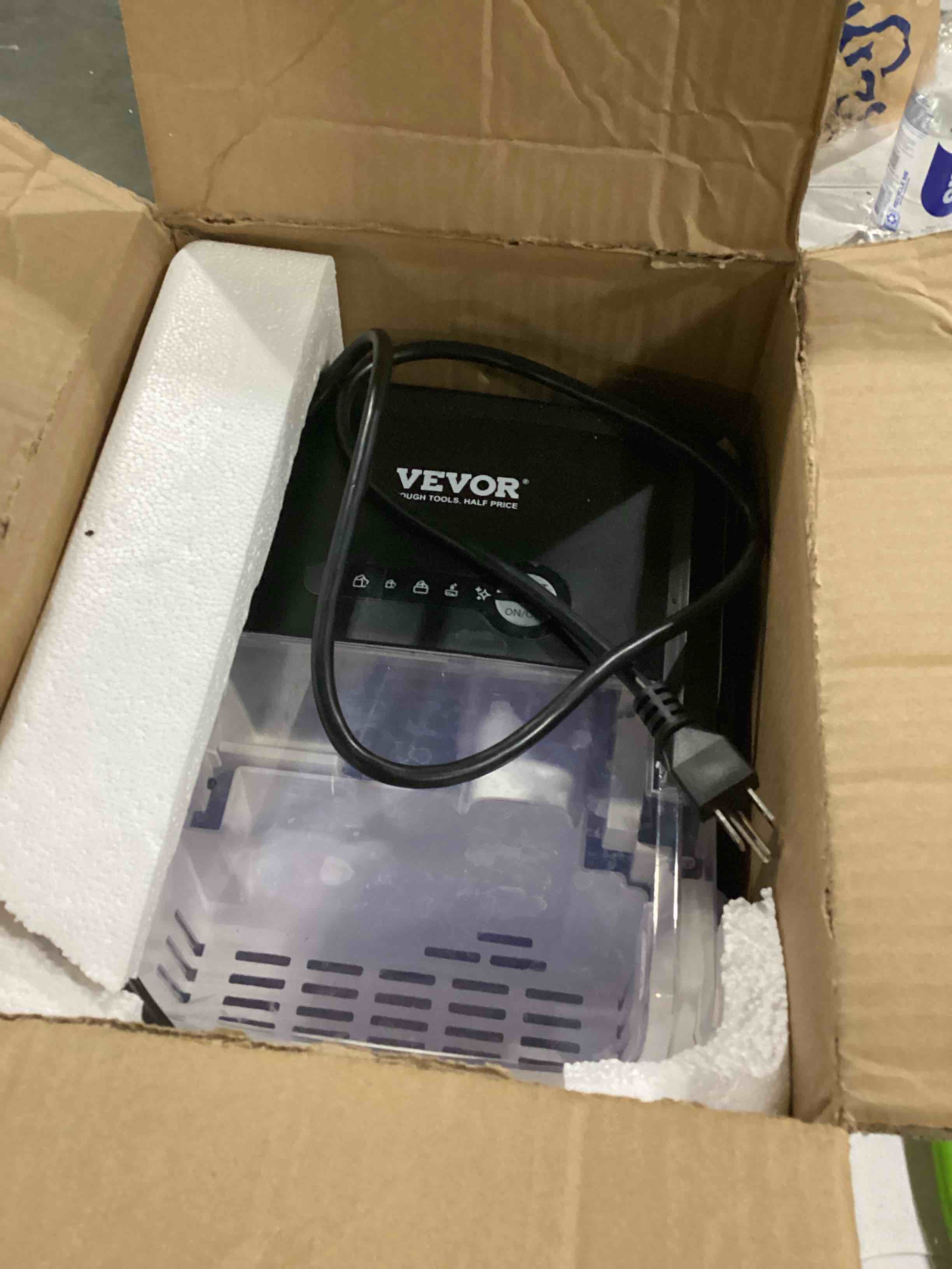 https://s3.amazonaws.com/lotting-images-prod/bidfta/RED4174135_1703868234644.jpeg