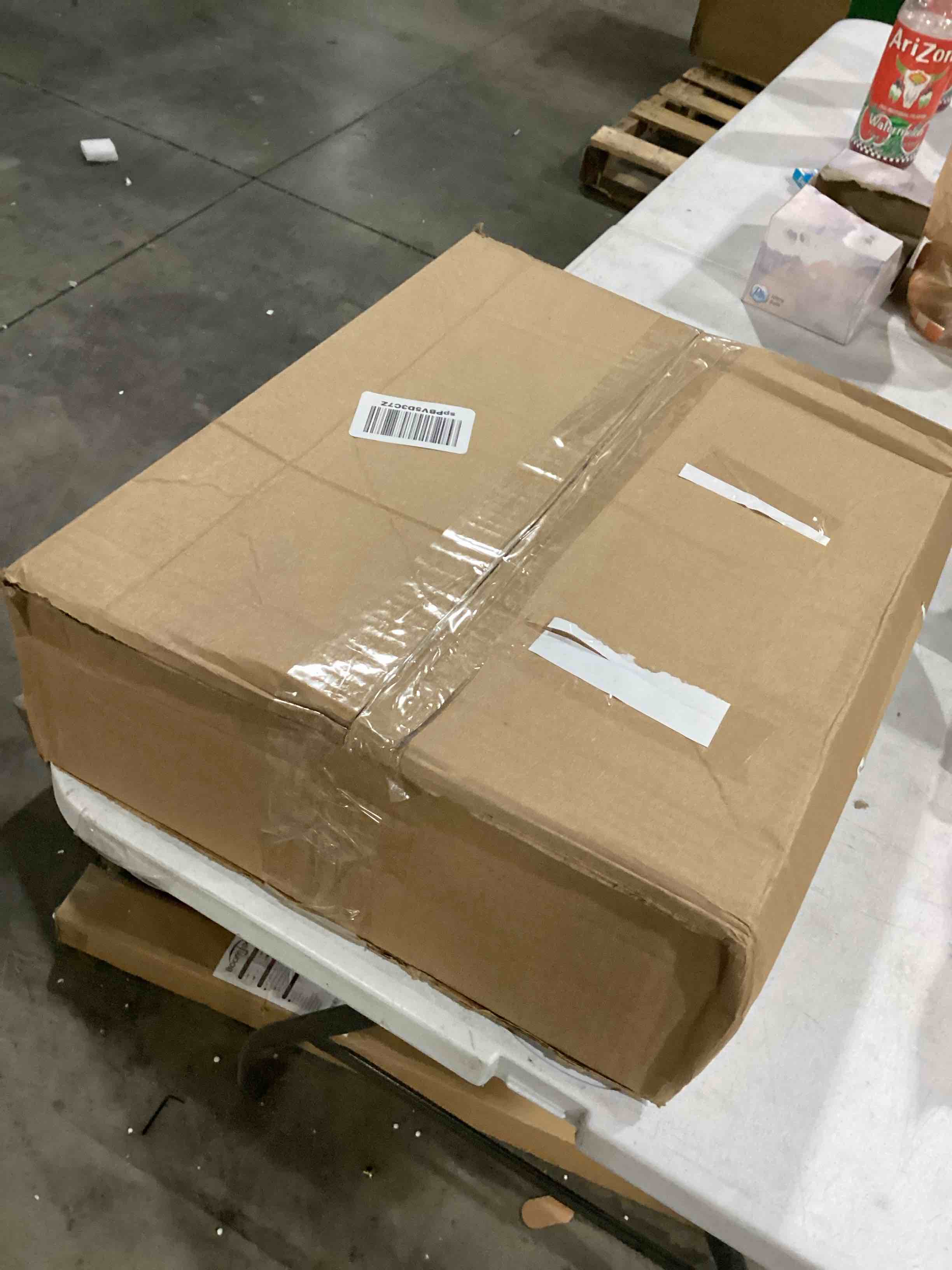 https://s3.amazonaws.com/lotting-images-prod/bidfta/RED4174139_1703871237336.jpeg