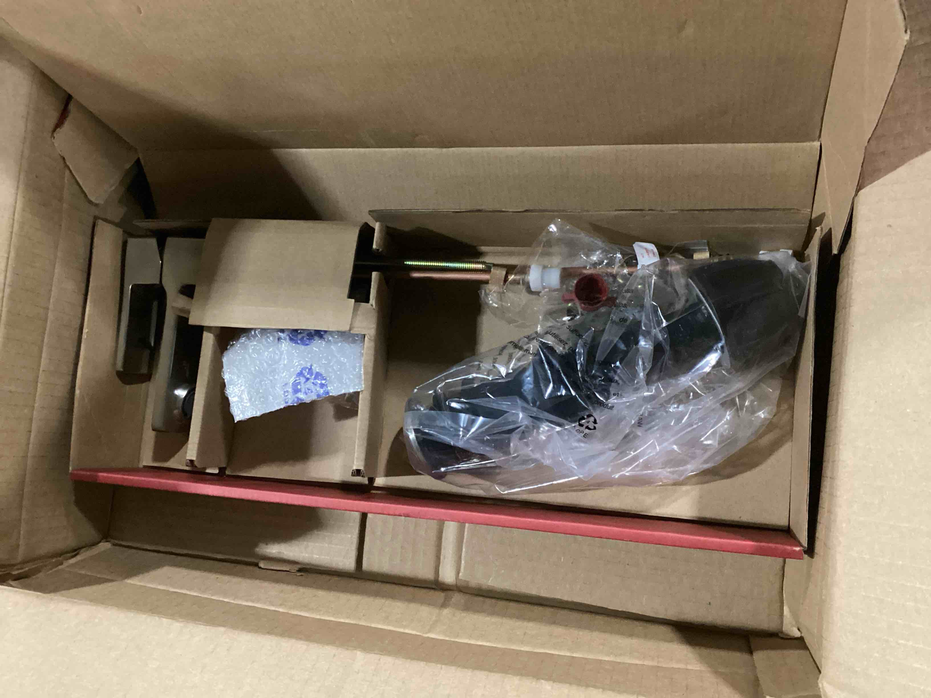 https://s3.amazonaws.com/lotting-images-prod/bidfta/RED4174139_1703871282750.jpeg