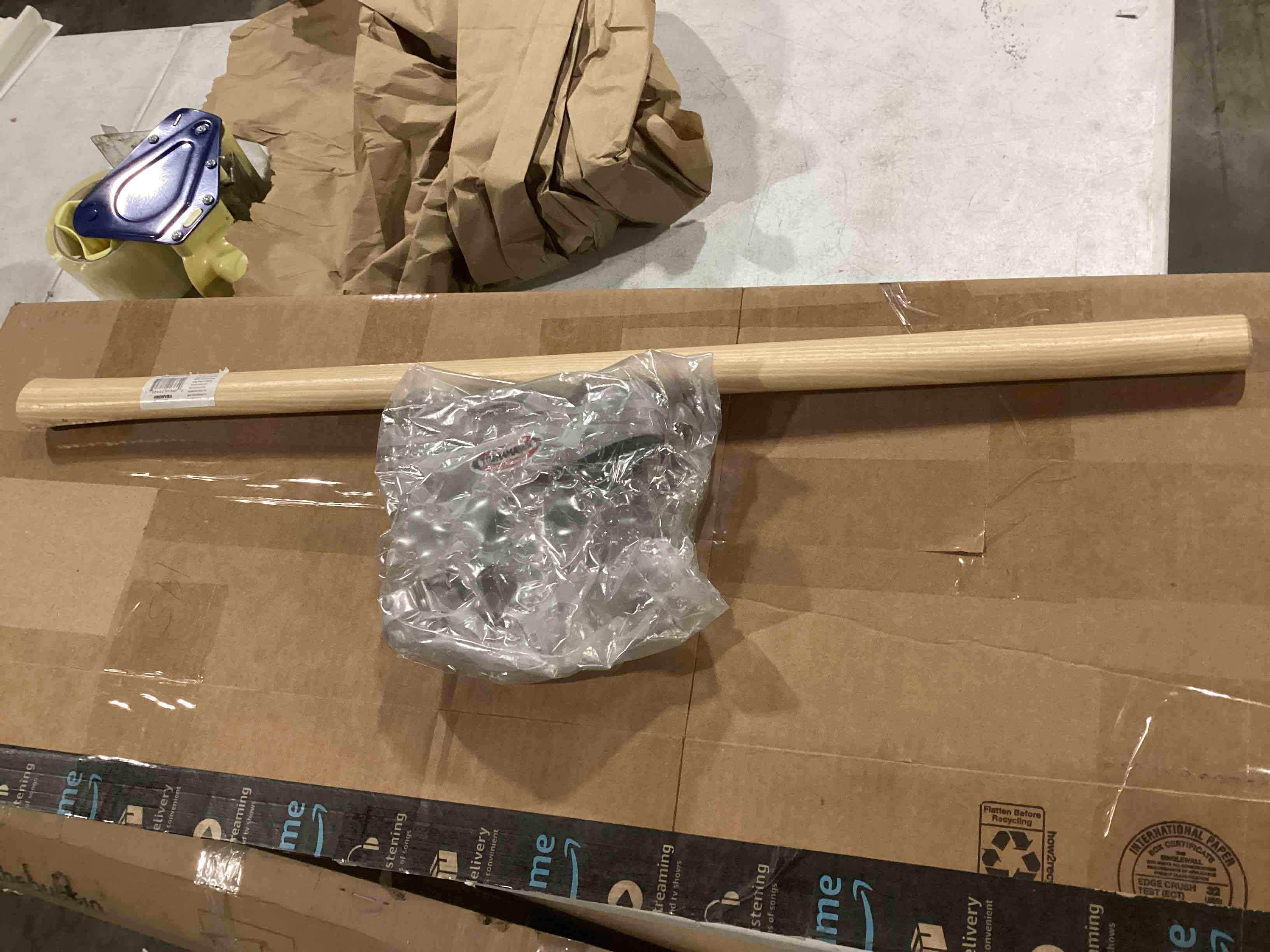 https://s3.amazonaws.com/lotting-images-prod/bidfta/RED4174349_1704212581503.jpeg
