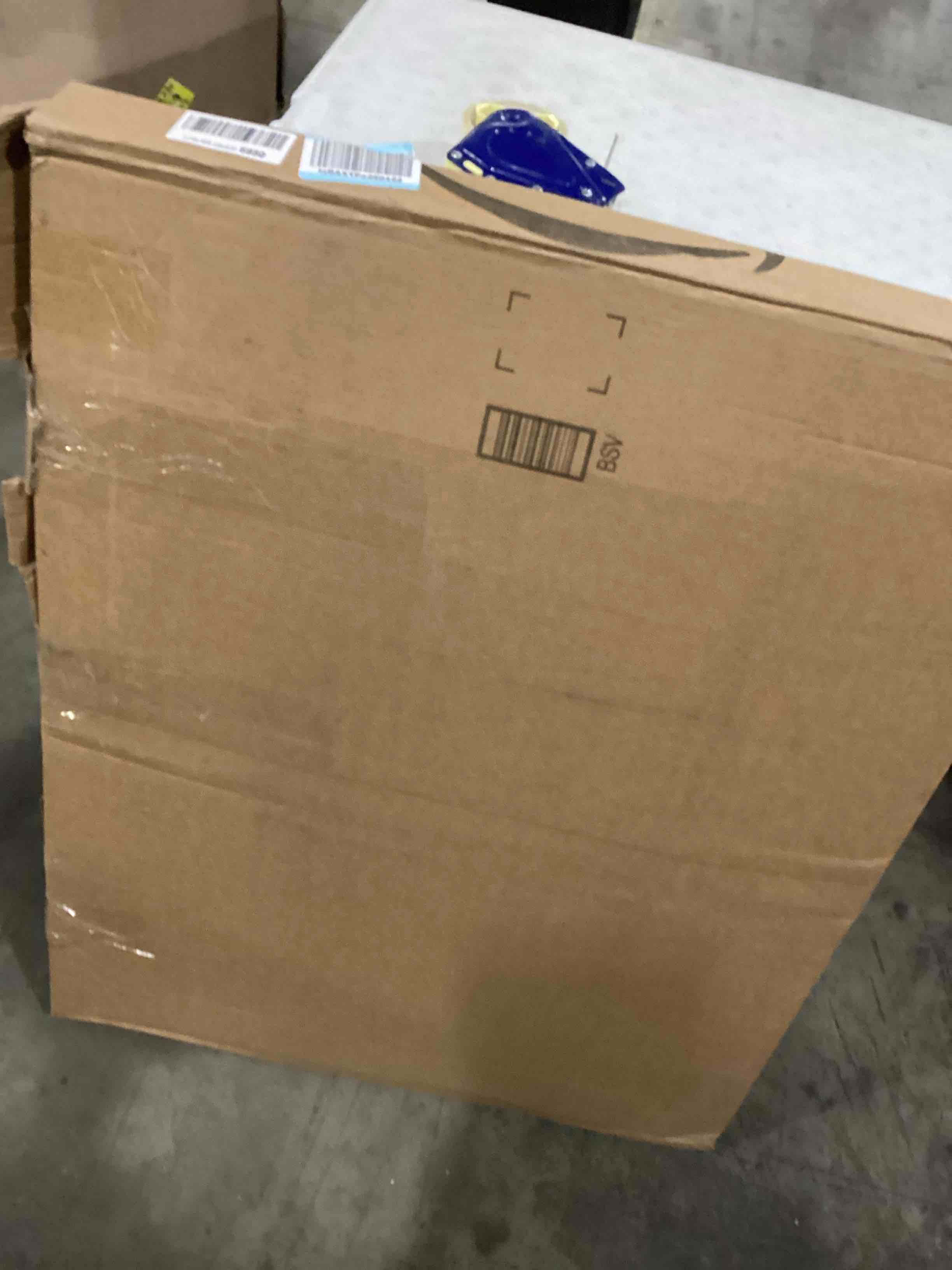 https://s3.amazonaws.com/lotting-images-prod/bidfta/RED4174640_1704549318416.jpeg