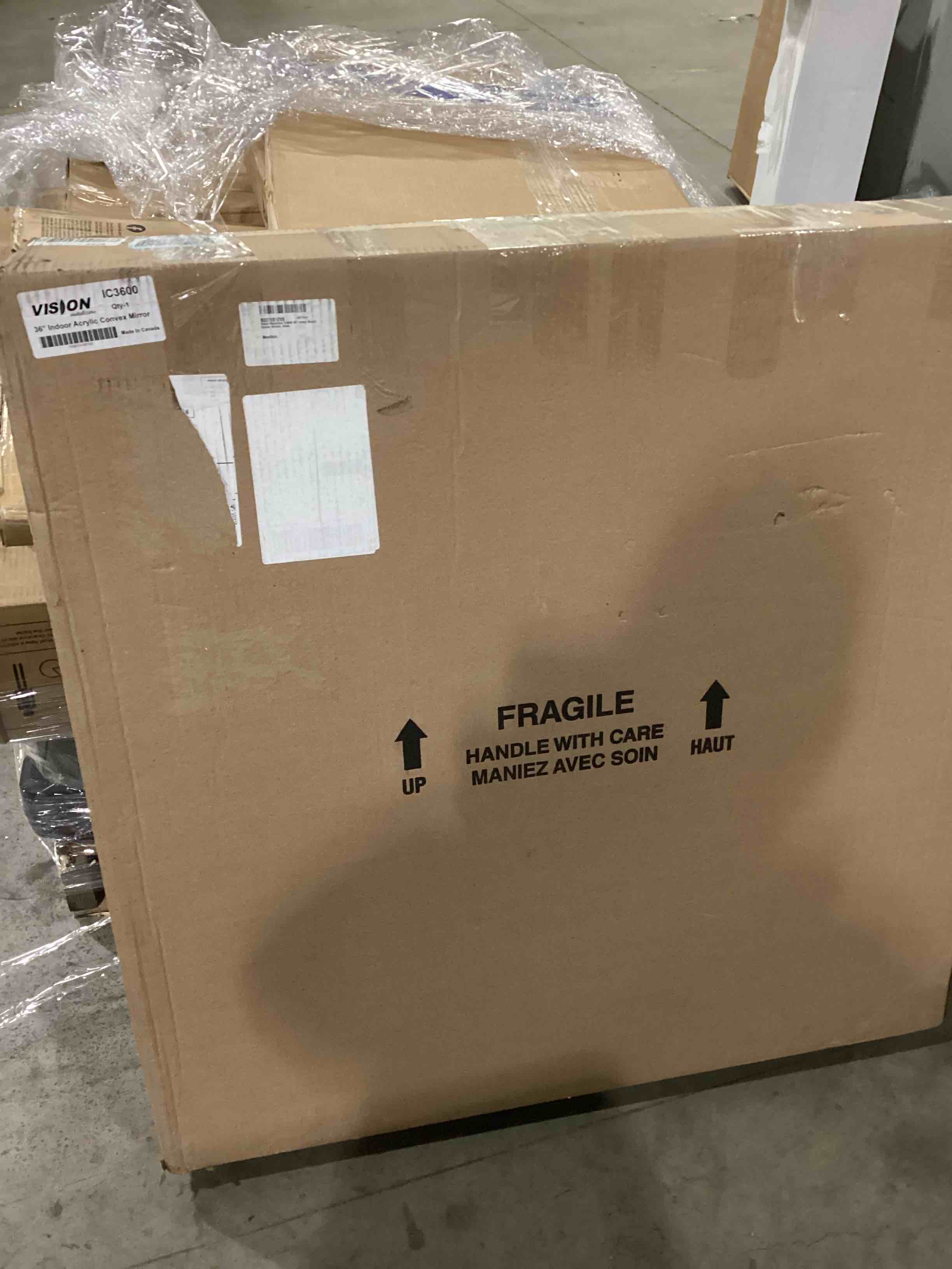 https://s3.amazonaws.com/lotting-images-prod/bidfta/RED4174643_1704549916819.jpeg