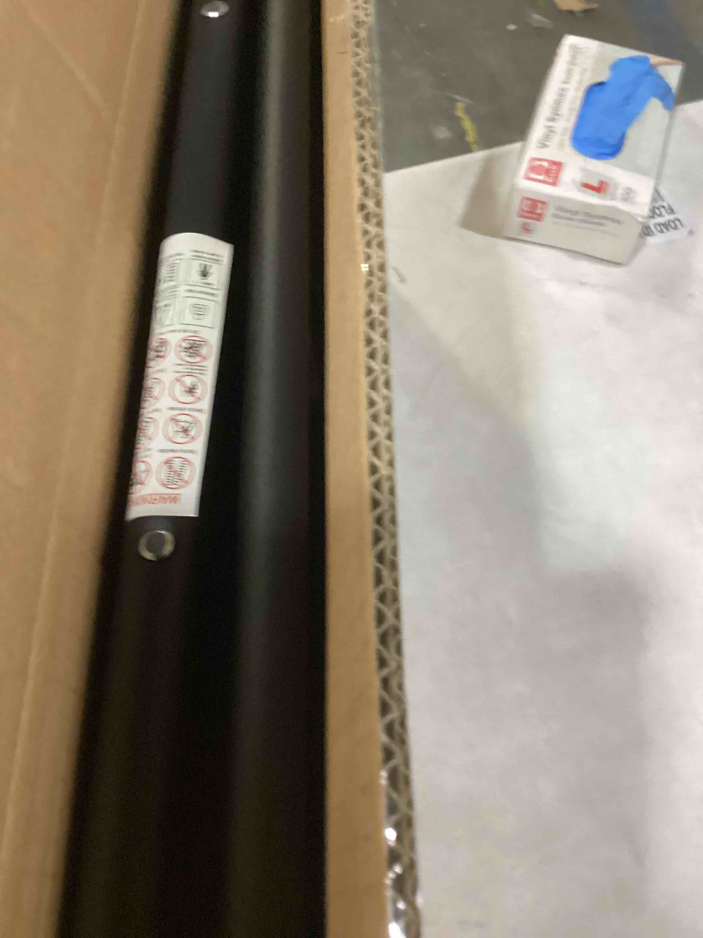 https://s3.amazonaws.com/lotting-images-prod/bidfta/RED4176082_1704399039423.jpeg