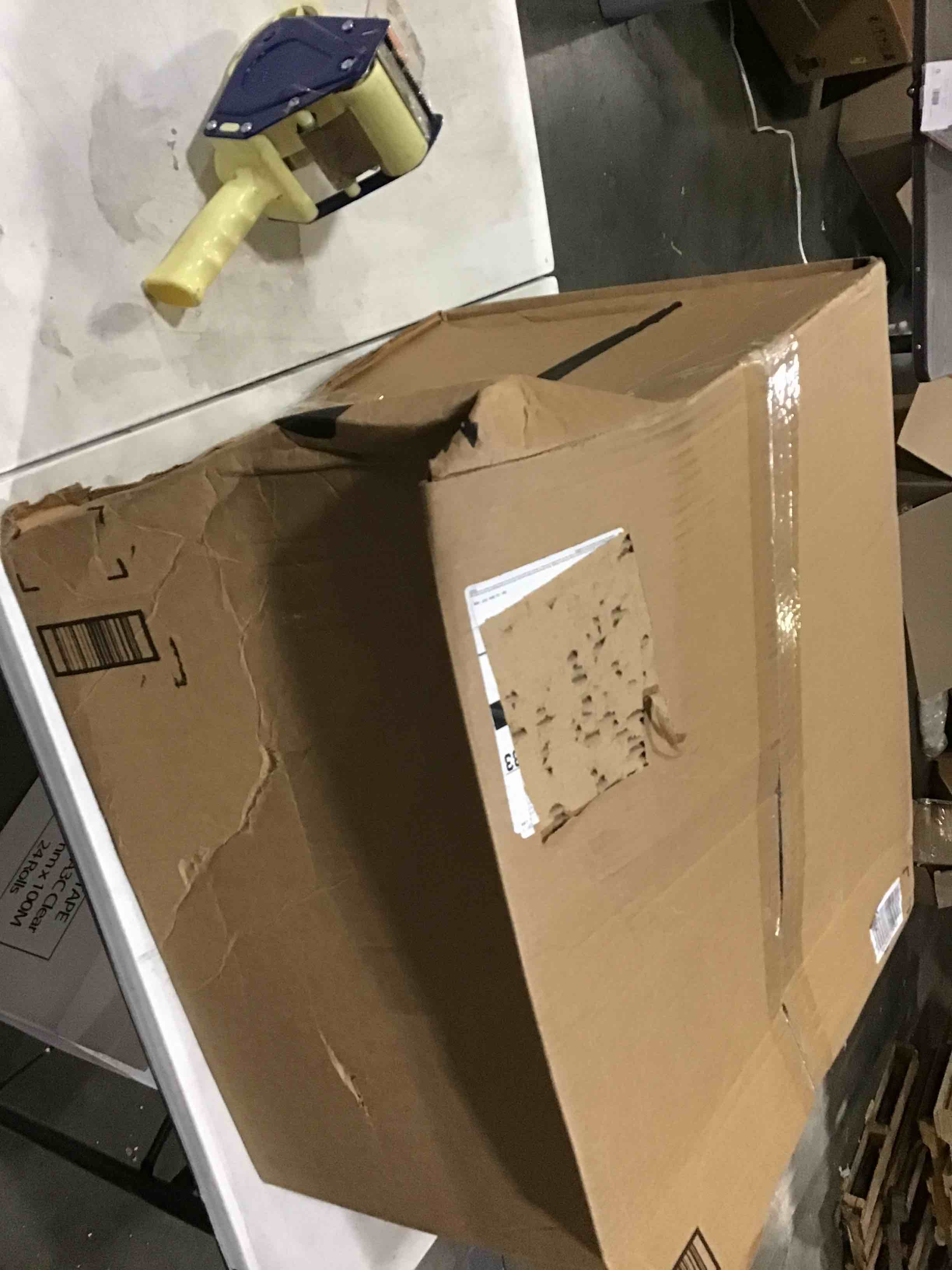 https://s3.amazonaws.com/lotting-images-prod/bidfta/RED4176106_1704459500235.jpeg