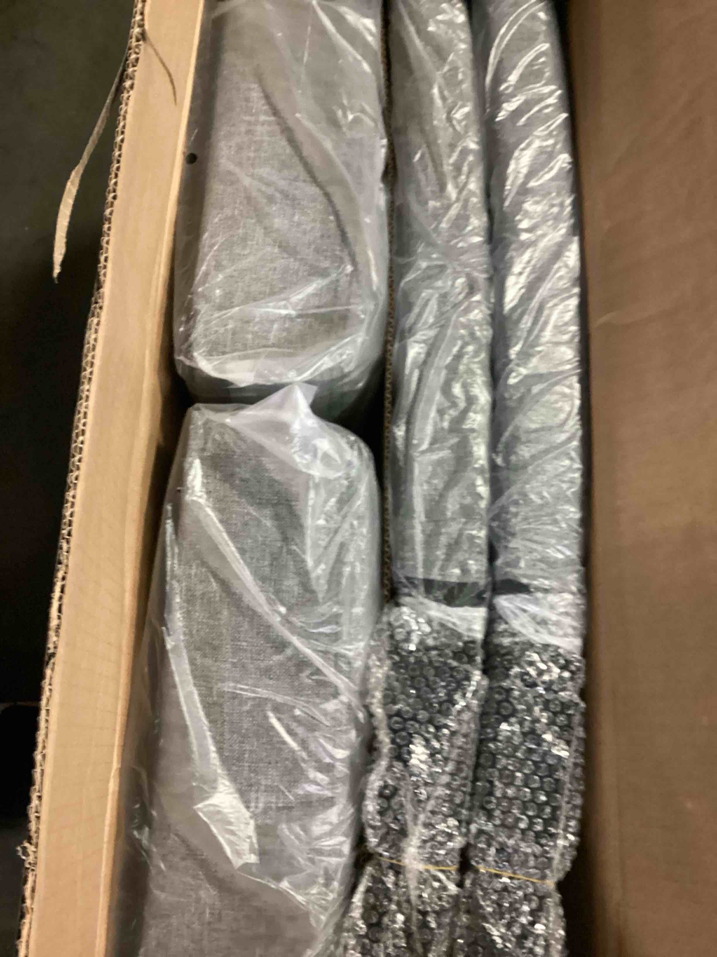 https://s3.amazonaws.com/lotting-images-prod/bidfta/RED4176447_1703001600302.jpeg