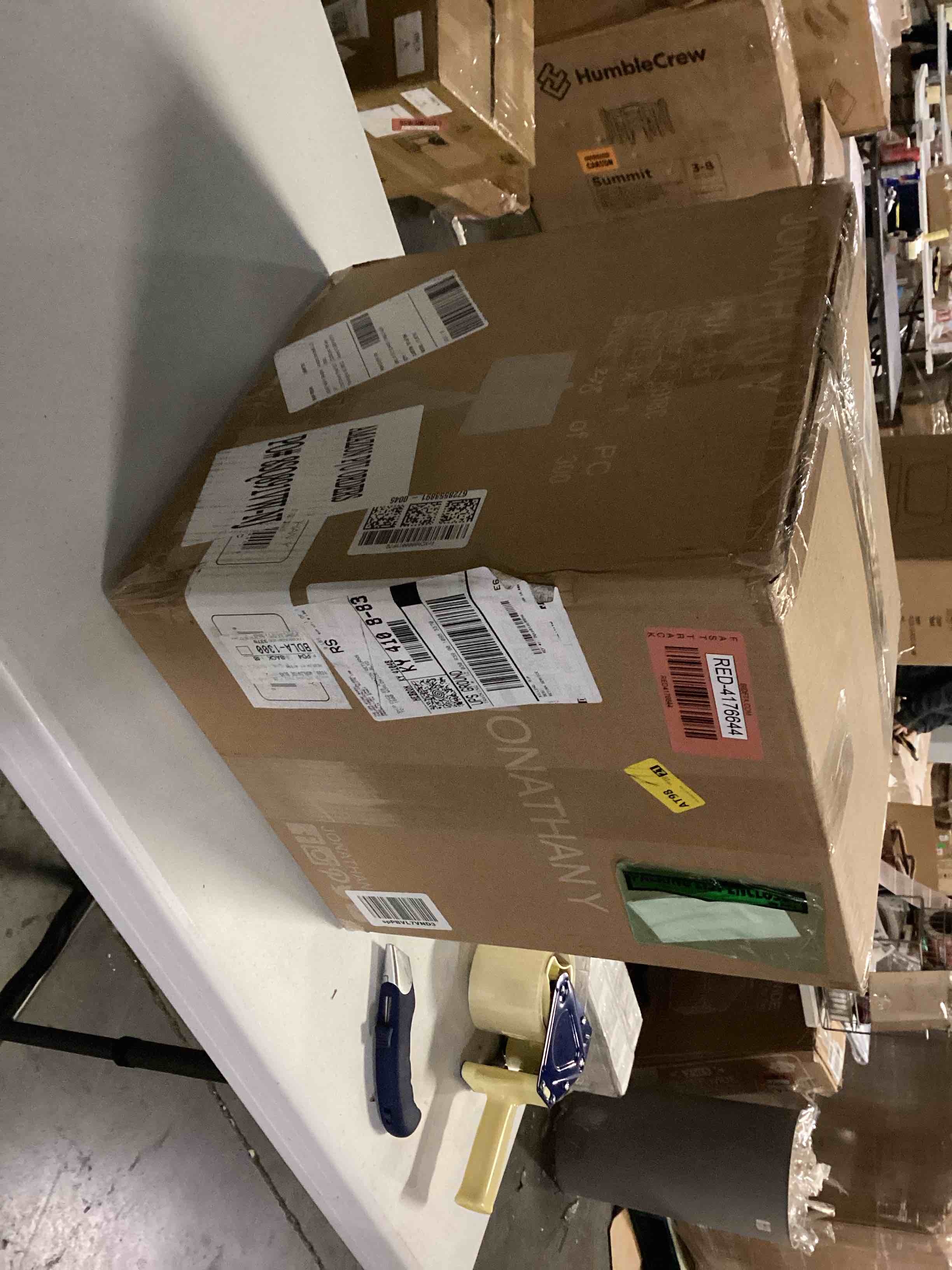 https://s3.amazonaws.com/lotting-images-prod/bidfta/RED4176644_1703095044494.jpeg