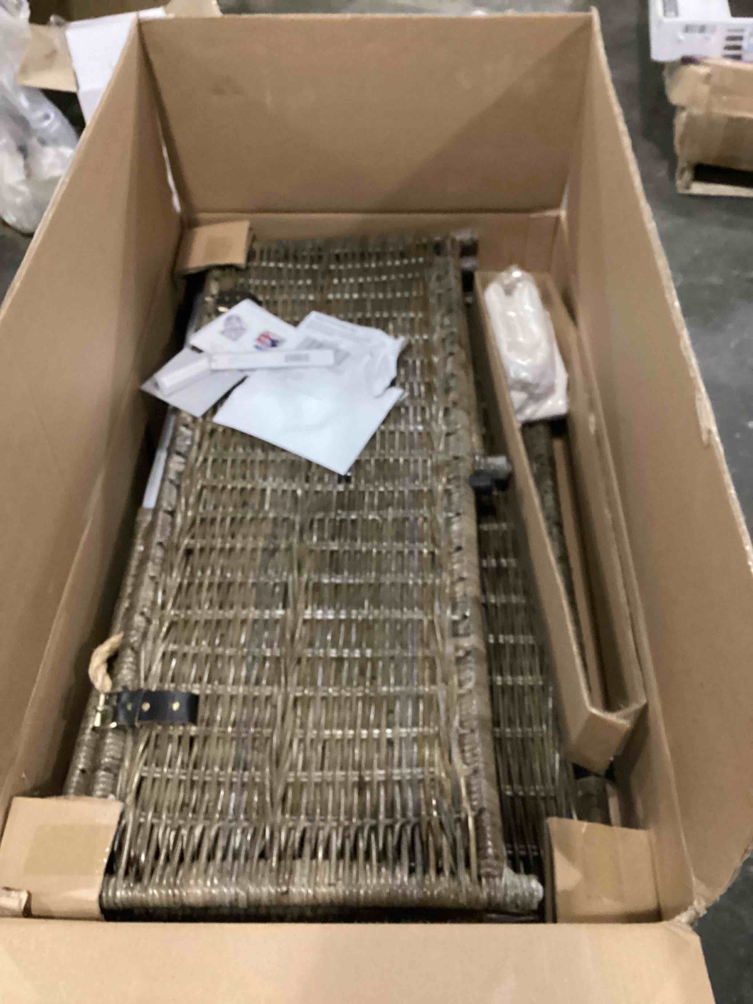 https://s3.amazonaws.com/lotting-images-prod/bidfta/RED4176849_1703700649853.jpeg