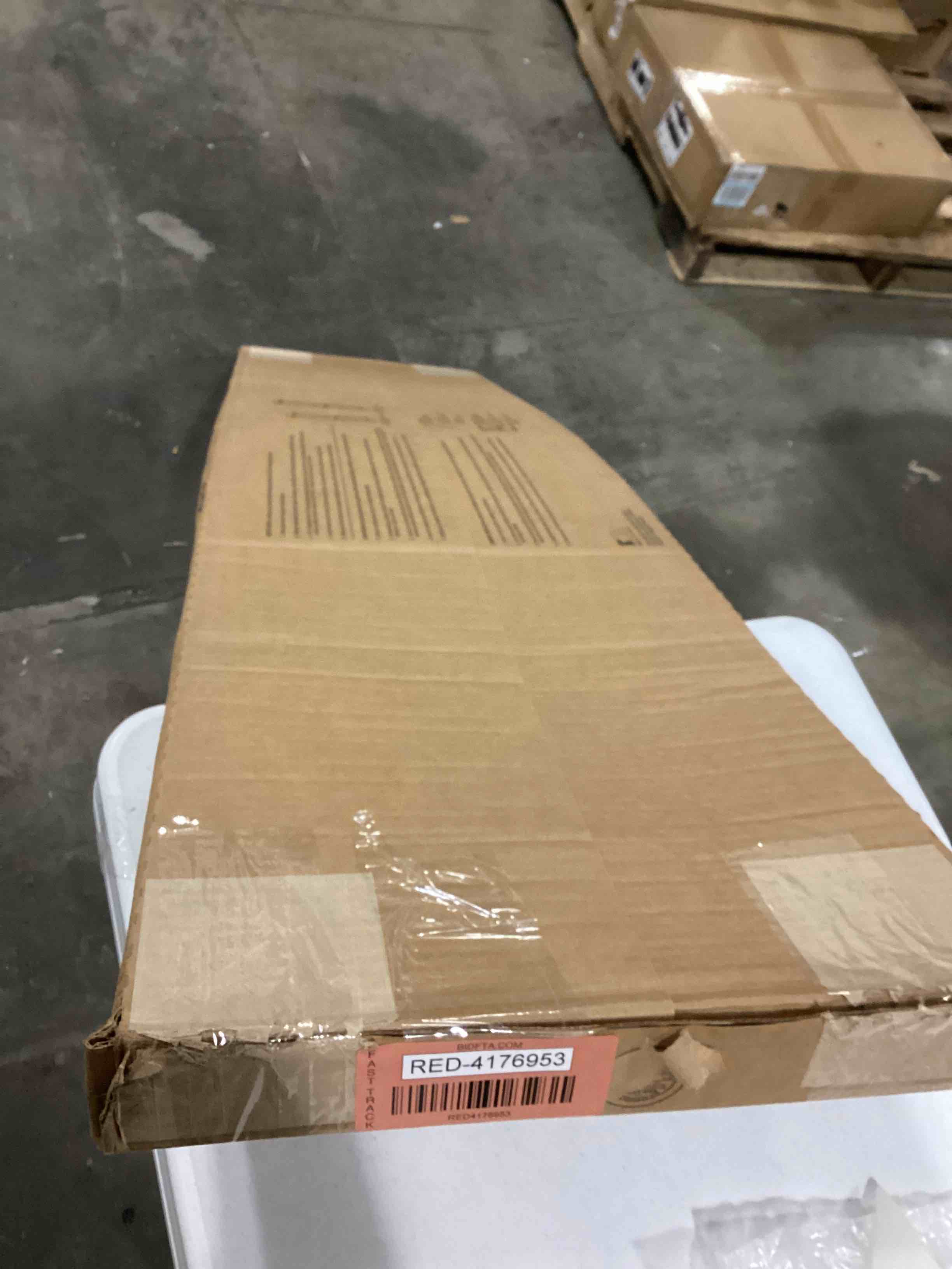 https://s3.amazonaws.com/lotting-images-prod/bidfta/RED4176953_1703788622341.jpeg