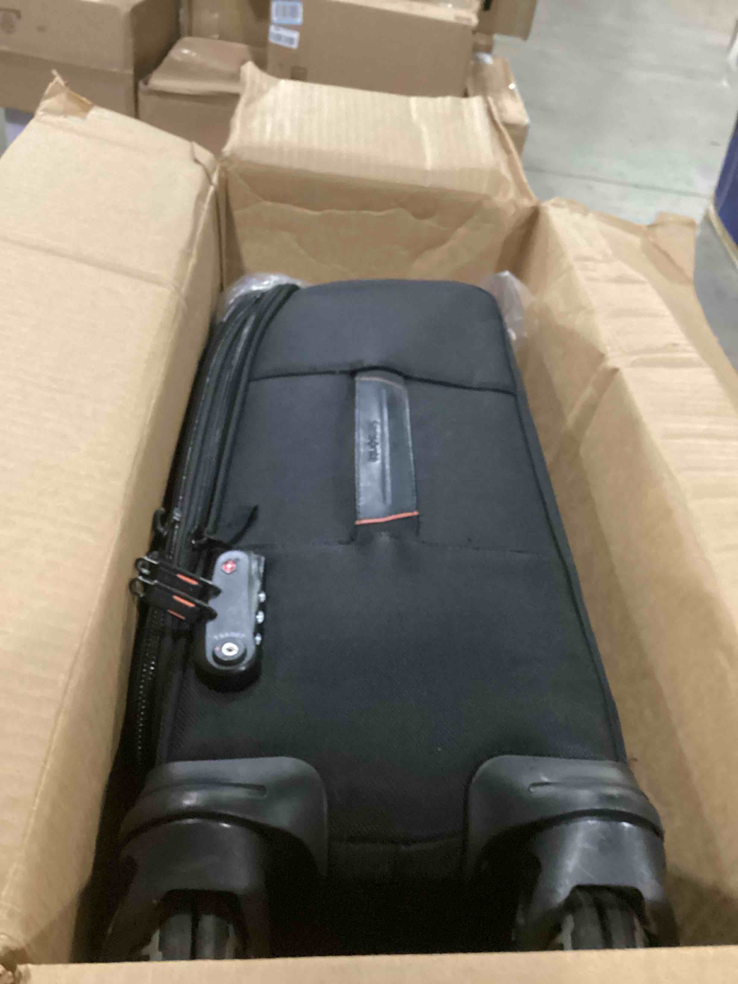 https://s3.amazonaws.com/lotting-images-prod/bidfta/RED4177155_1704219275609.jpeg