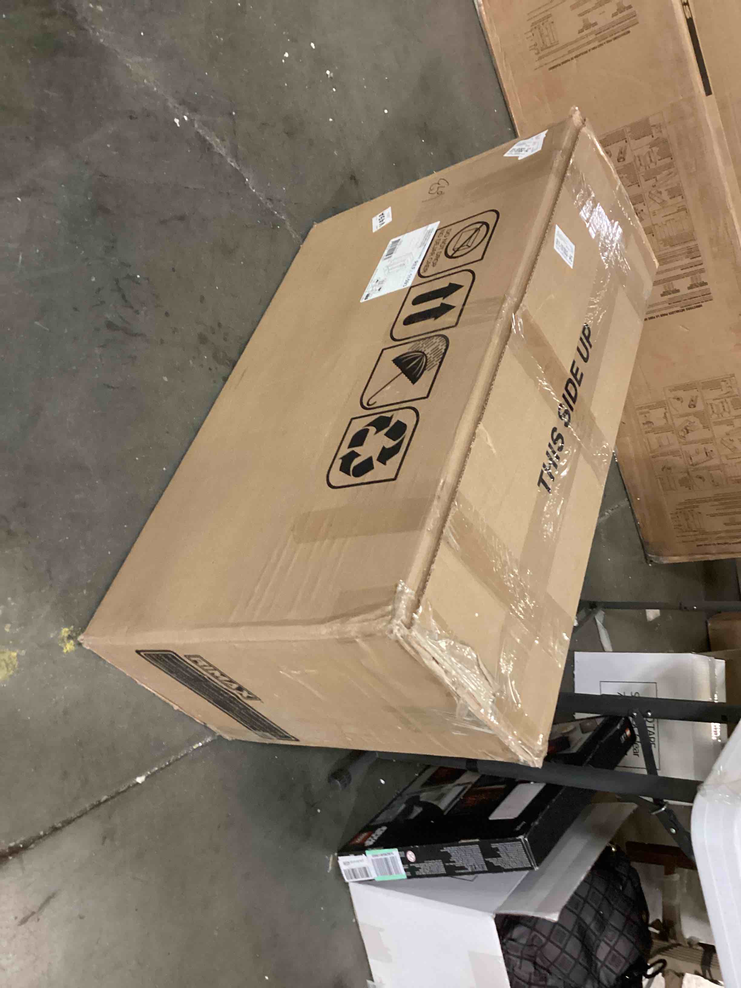 https://s3.amazonaws.com/lotting-images-prod/bidfta/RED4177573_1705347326013.jpeg