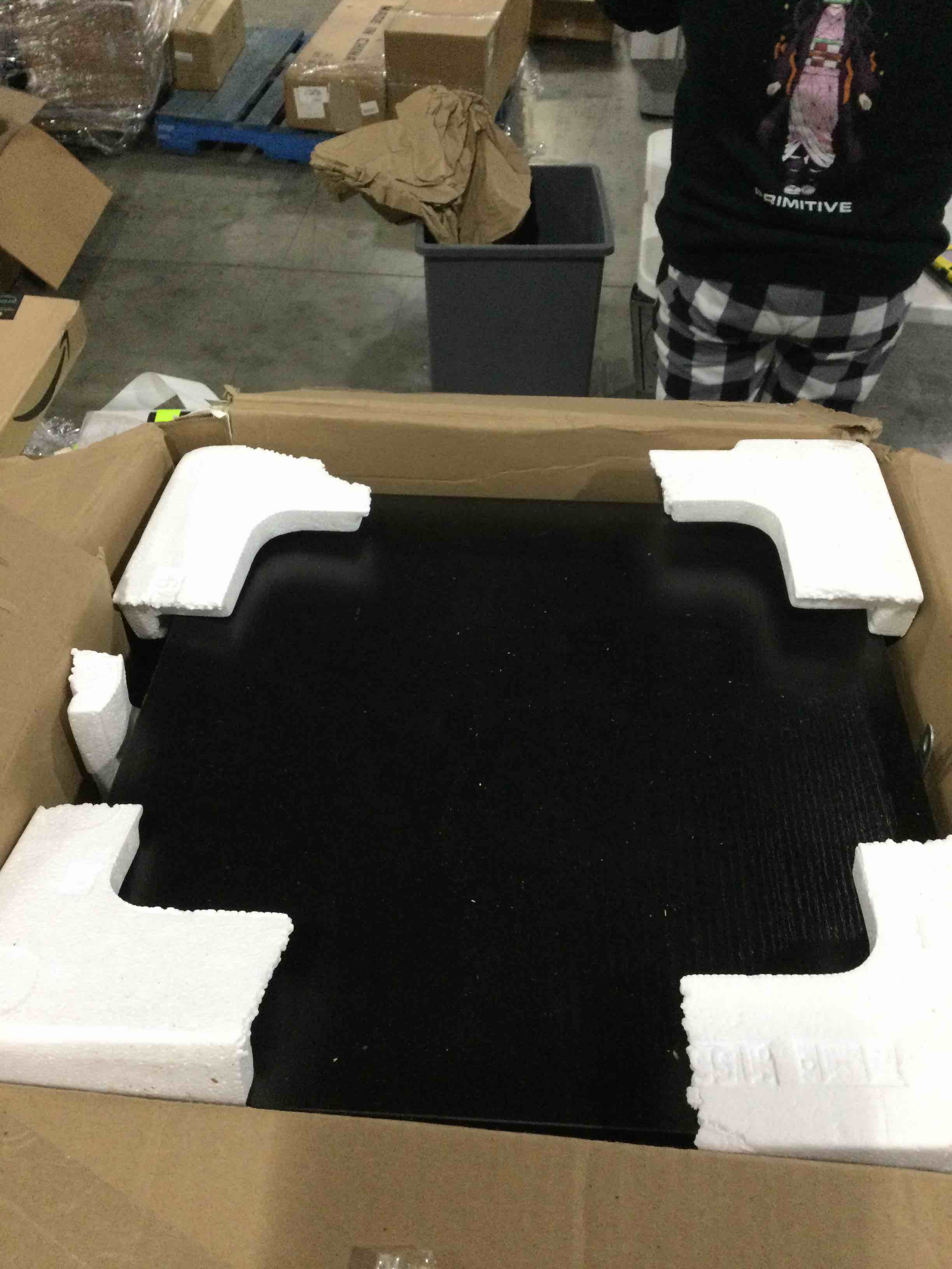 https://s3.amazonaws.com/lotting-images-prod/bidfta/RED4177937_1707235094141.jpeg