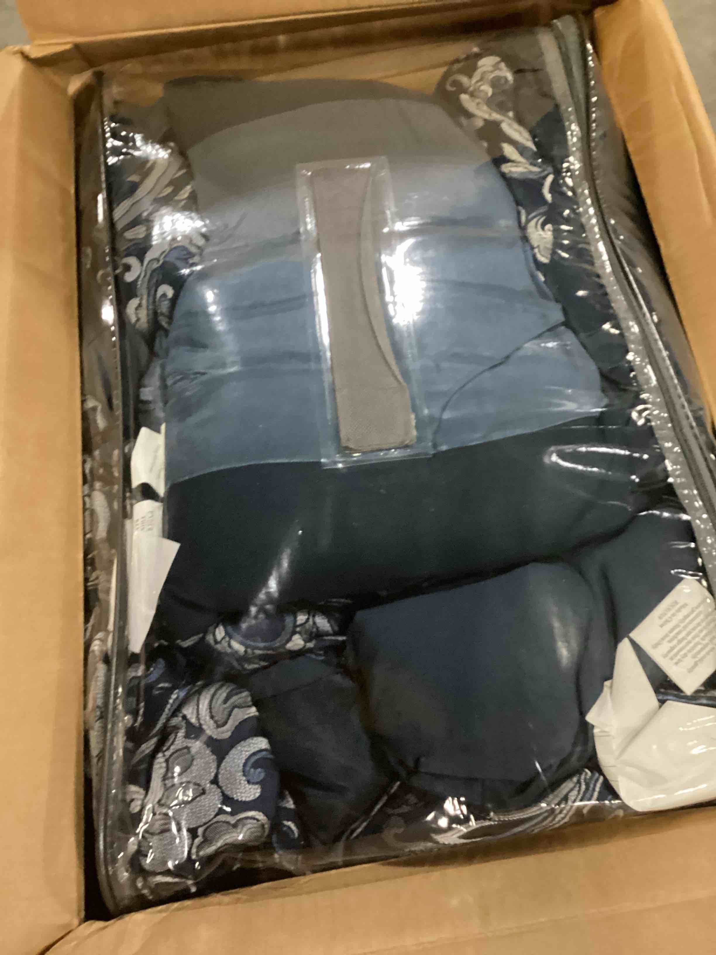 https://s3.amazonaws.com/lotting-images-prod/bidfta/RED4179808_1702923738817.jpeg