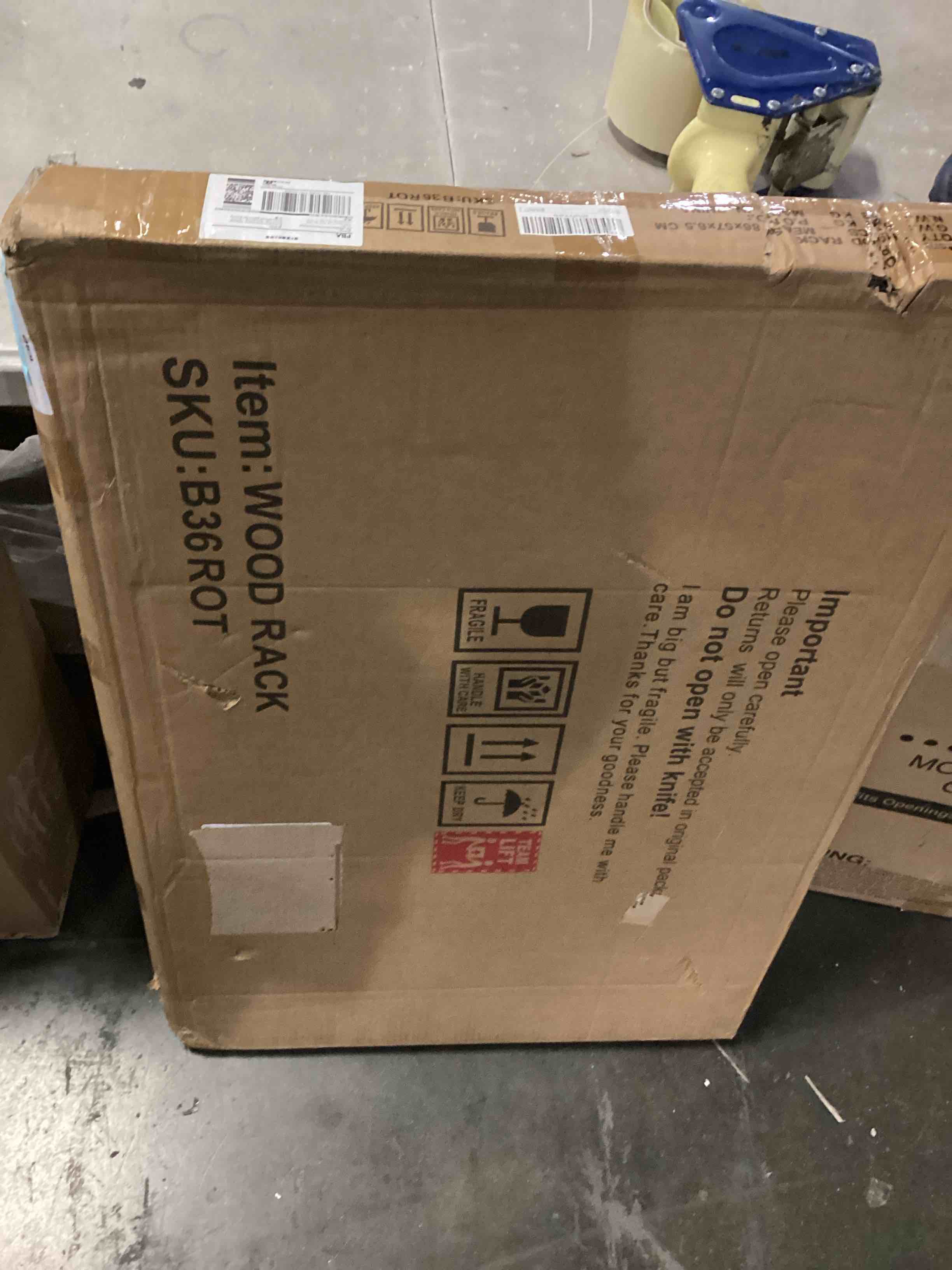 https://s3.amazonaws.com/lotting-images-prod/bidfta/RED4180112_1703090489351.jpeg